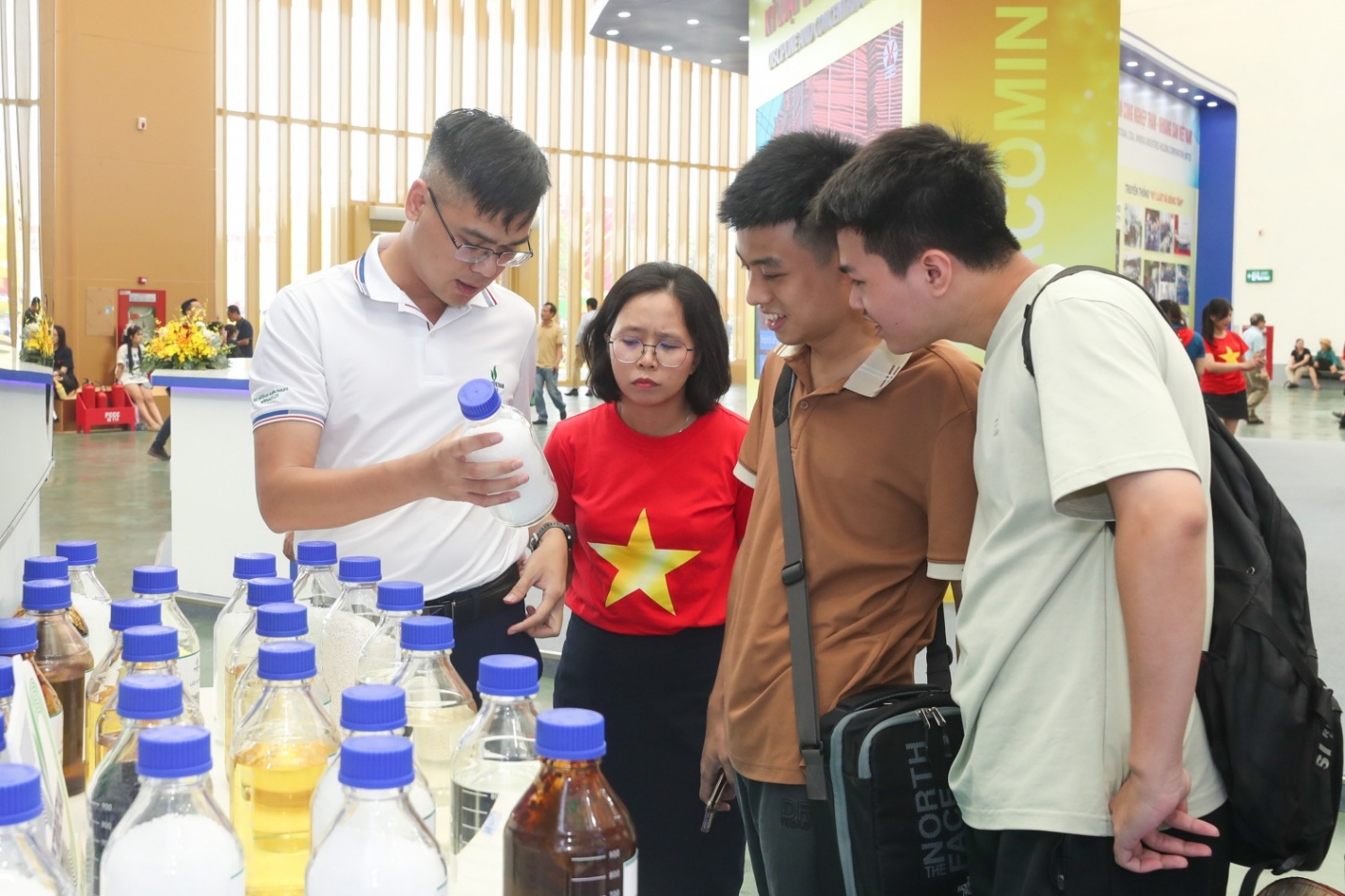 Petrovietnam tự hào hành trình “Giữ lửa di sản, kiến tạo năng lượng quốc gia”- Ảnh 4. Petrovietnam tự hào hành trình “Giữ lửa di sản, kiến tạo năng lượng quốc gia”- Ảnh 4.