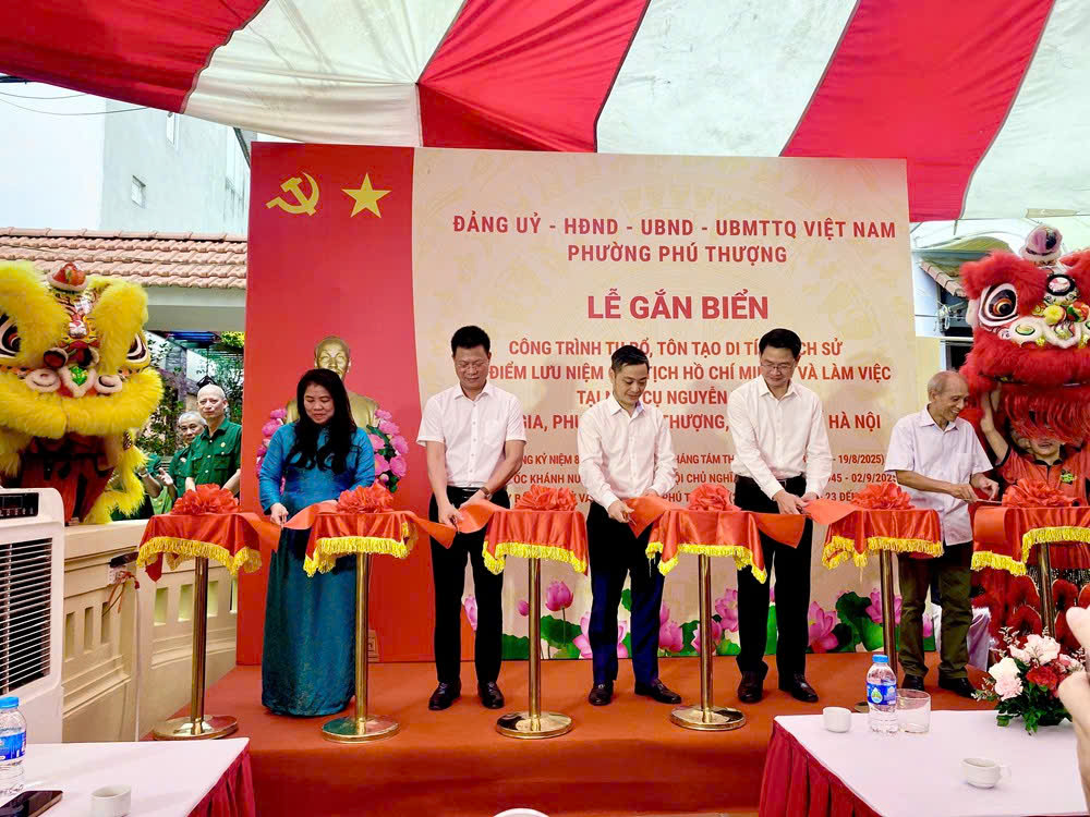 Nơi Bác Hồ dừng chân đầu tiên tại Hà Nội sau khi trở về từ Việt Bắc- Ảnh 23. E:\Năm 2025\Tháng 8\Hình ảnh\Di tích Phú Thượng\Ảnh lọc\z6960092104209_a948051f9b4d17f86cca7dfed48a491a.jpg