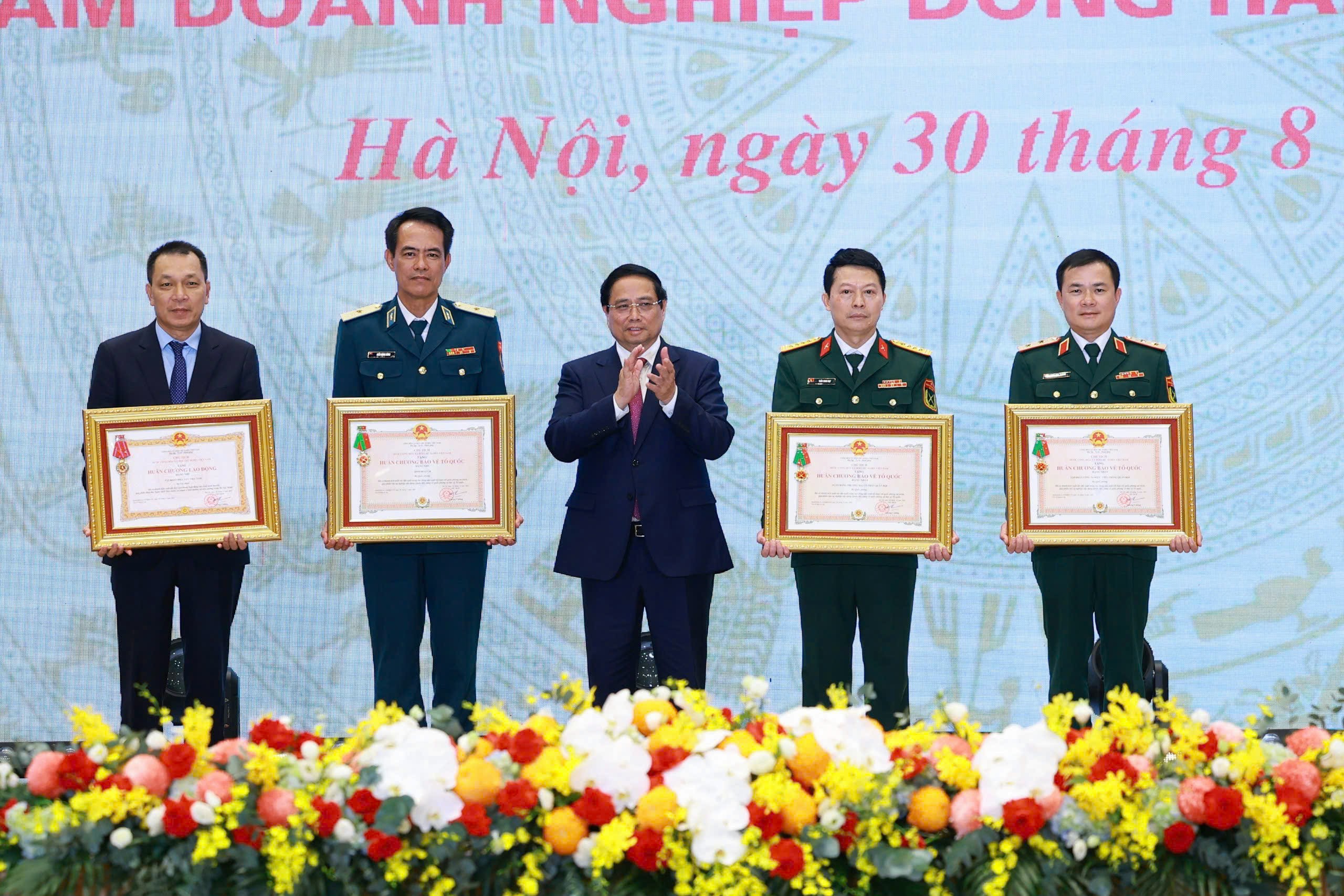MB vinh dự nhận Huân chương Bảo vệ Tổ quốc hạng Nhất- Ảnh 2. MB vinh dự nhận Huân chương Bảo vệ Tổ quốc hạng Nhất- Ảnh 2.