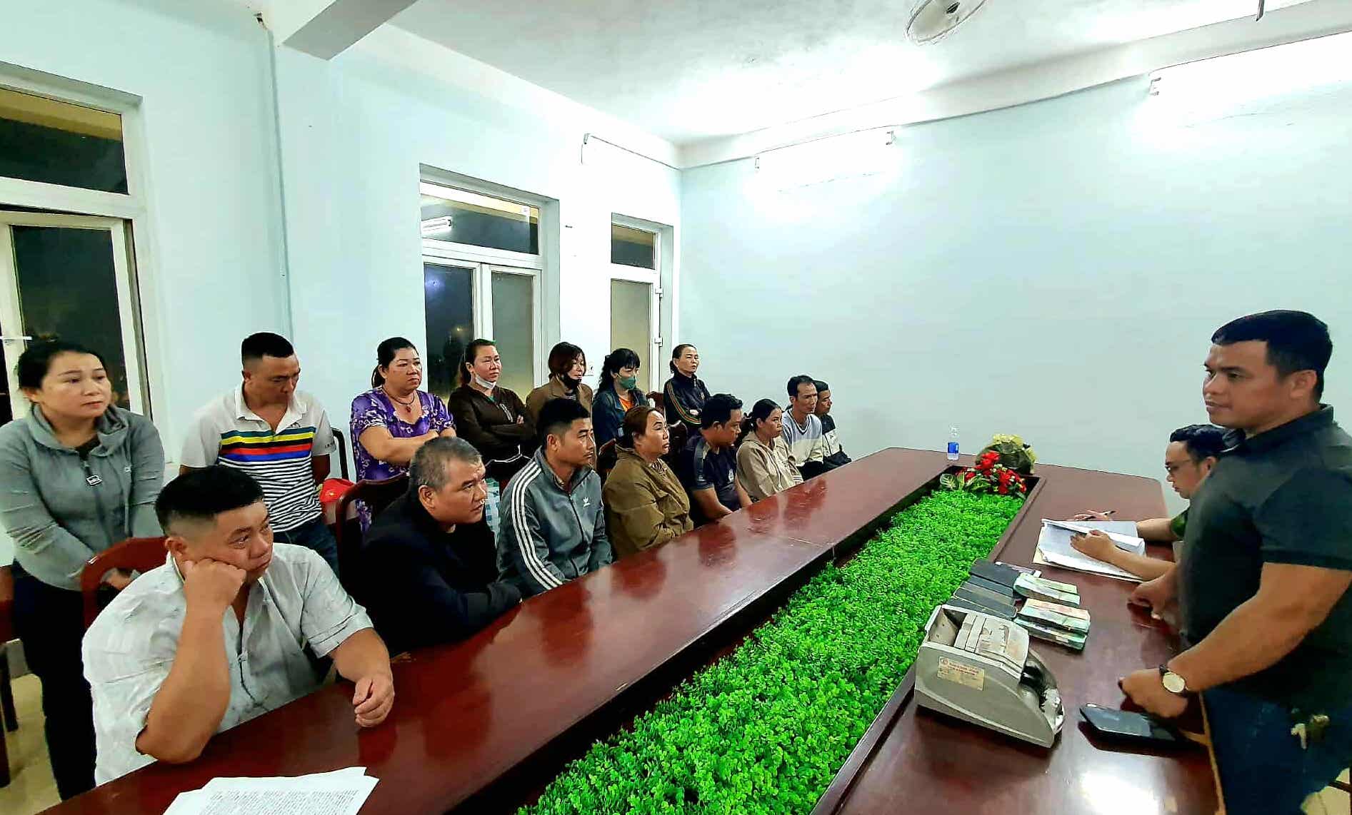 Đắk Lắk: Triệt phá đường dây đánh bạc "khủng" do hai người phụ nữ cầm đầu- Ảnh 1. Đắk Lắk: Triệt phá đường dây đánh bạc "khủng" do hai người phụ nữ cầm đầu- Ảnh 1.