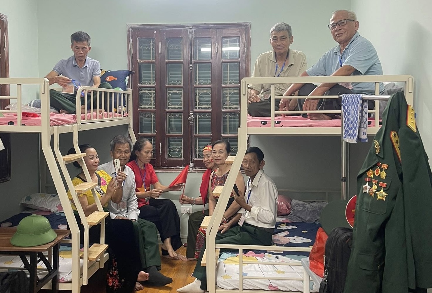 Cảm động những người dân Hà Nội mở rộng cửa, đón cựu chiến binh, bà con ở miễn phí dịp 2/9- Ảnh 1. Cảm động những người dân Hà Nội mở rộng cửa, đón cựu chiến binh, bà con ở miễn phí dịp 2/9- Ảnh 1.