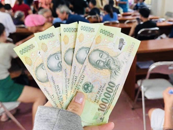 Hà Nội: Người dân nhiều xã, phường nô nức nhận quà Quốc khánh 2/9- Ảnh 5. Hà Nội: Người dân nhiều xã, phường nô nức nhận quà Quốc khánh 2/9- Ảnh 5.