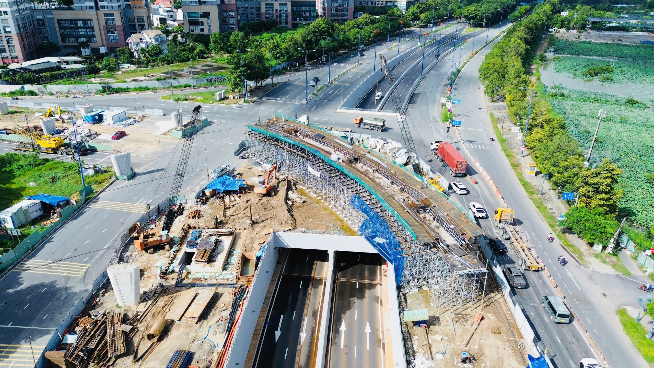 TP.HCM: Công nhân, kỹ sư thi công xuyên lễ tại nút giao An Phú- Ảnh 1. TP.HCM: Công nhân, kỹ sư thi công xuyên lễ tại nút giao An Phú- Ảnh 1.