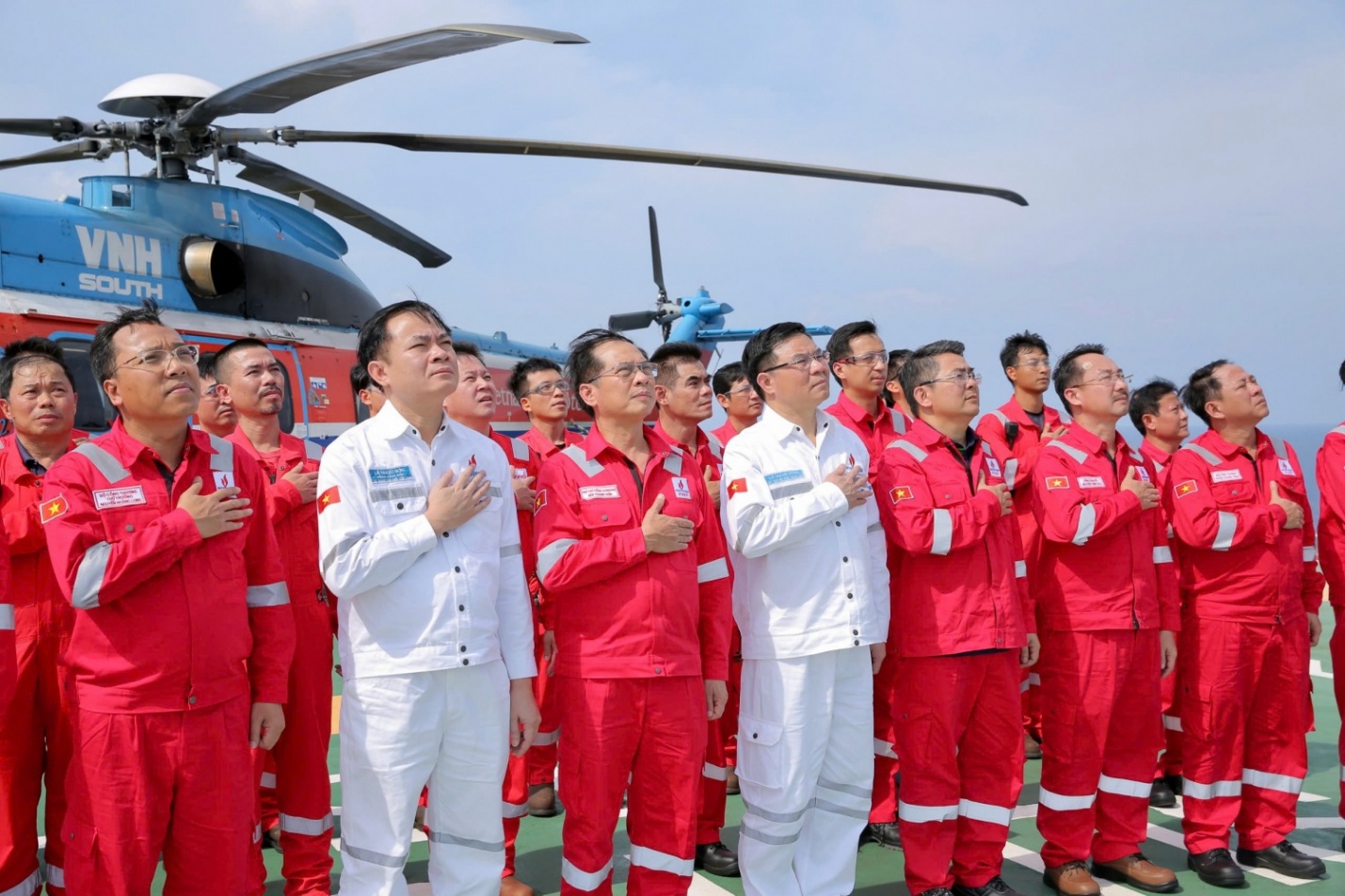 Petrovietnam - Biểu tượng bản lĩnh và khát vọng Việt Nam- Ảnh 2. Petrovietnam - Biểu tượng bản lĩnh và khát vọng Việt Nam- Ảnh 2.