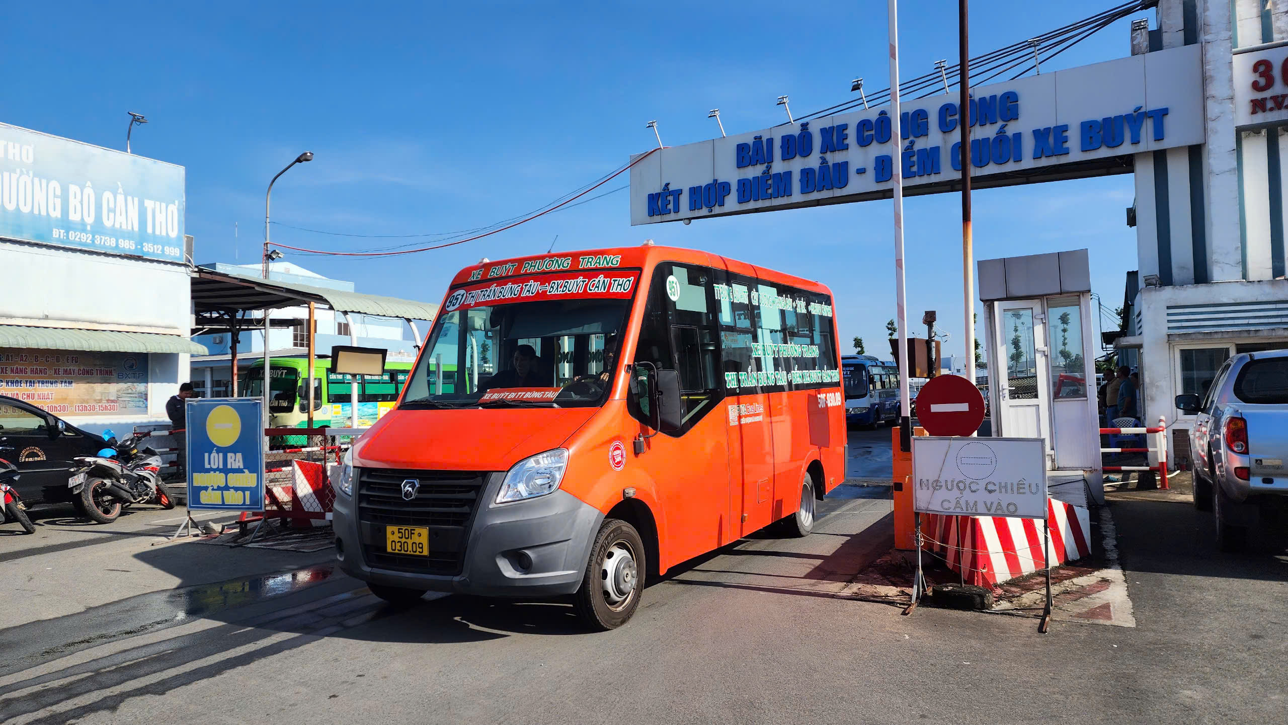 Cần Thơ tạm dừng hoạt động 13 tuyến xe buýt trong ngày 14/9- Ảnh 1.
