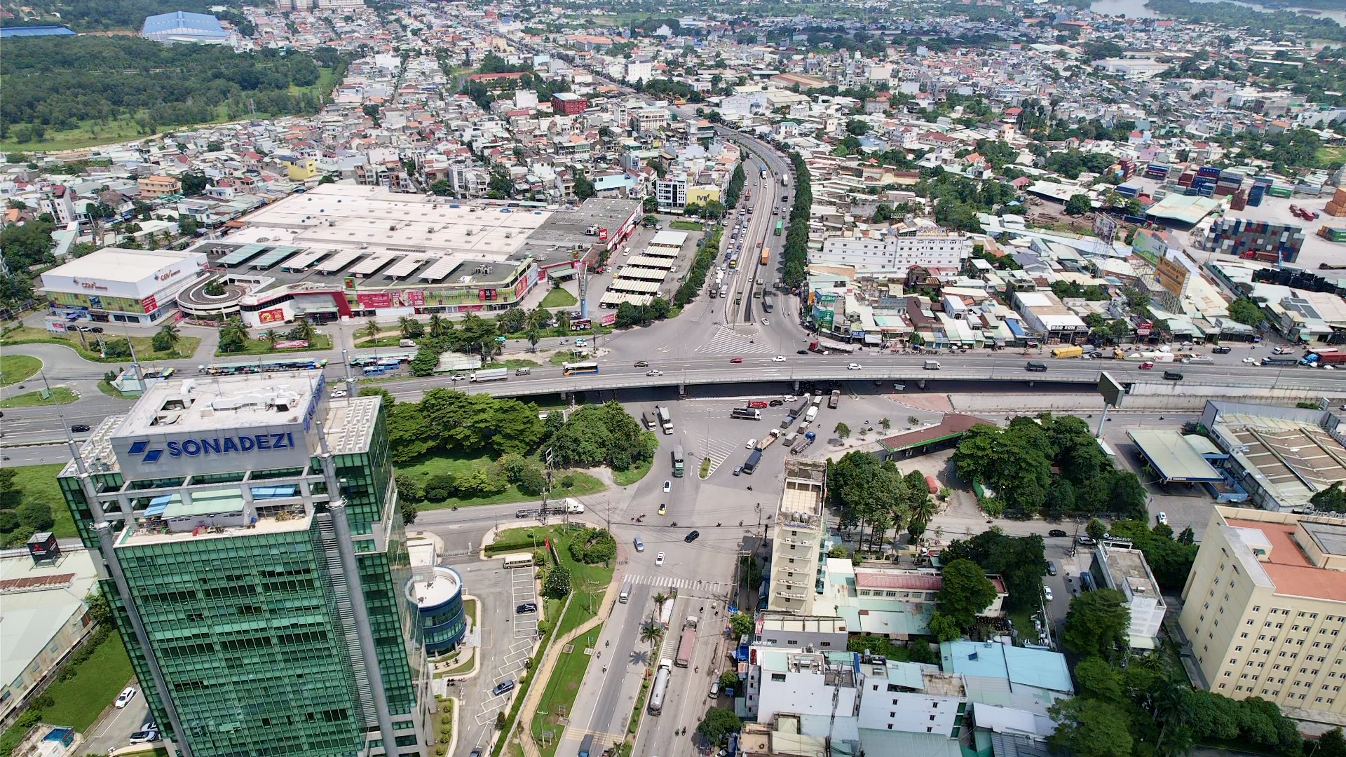 Đồng Nai: Bố trí thêm hai làn xe rẽ trái ở nút giao ngã tư Vũng Tàu để giảm ùn tắc- Ảnh 1. Đồng Nai: Bố trí thêm hai làn xe rẽ trái ở nút giao ngã tư Vũng Tàu để giảm ùn tắc- Ảnh 1.