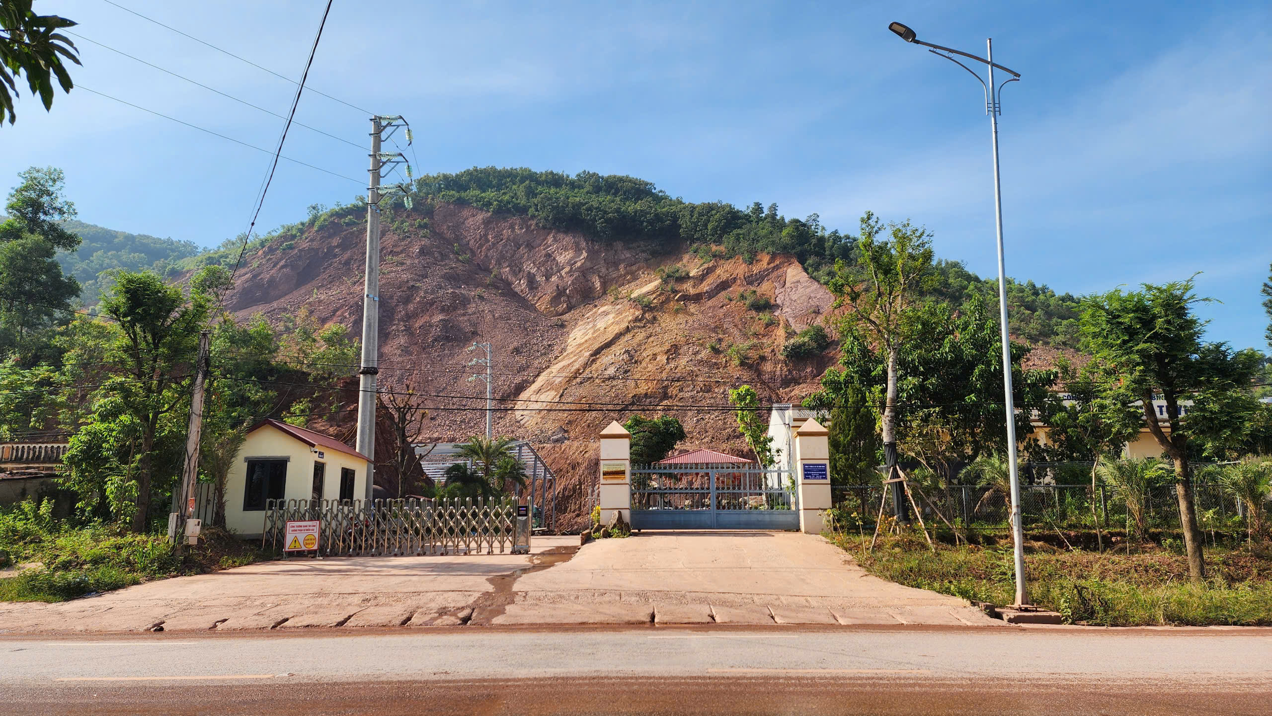 Bắc Ninh dừng thi công những vị trí sạt lở đất tại dự án nhà máy gạch tuynel Bình Minh- Ảnh 2. Bắc Ninh dừng thi công những vị trí sạt lở đất tại dự án nhà máy gạch tuynel Bình Minh- Ảnh 2.