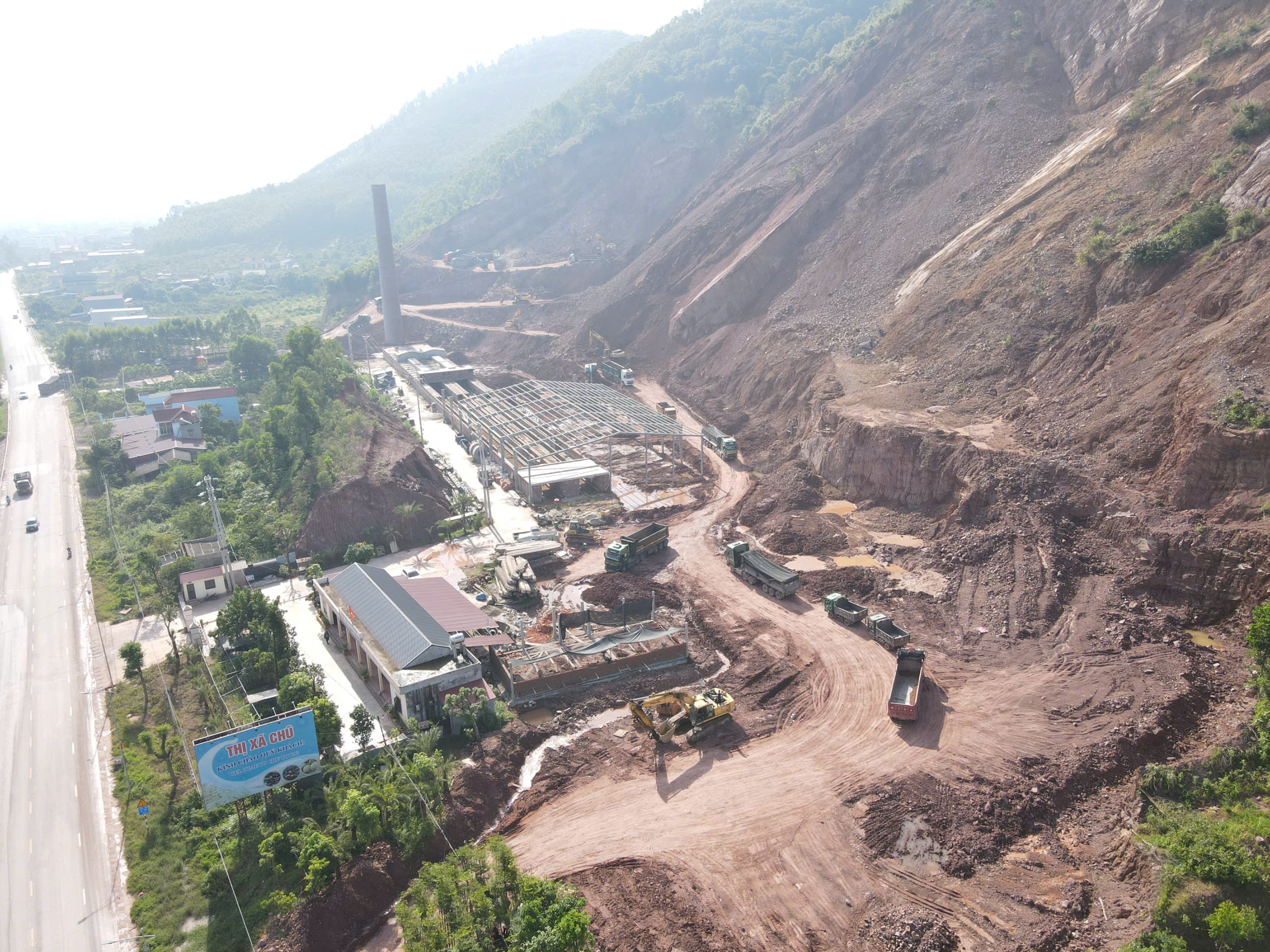 Bắc Ninh dừng thi công những vị trí sạt lở đất tại dự án nhà máy gạch tuynel Bình Minh- Ảnh 1. Bắc Ninh dừng thi công những vị trí sạt lở đất tại dự án nhà máy gạch tuynel Bình Minh- Ảnh 1.