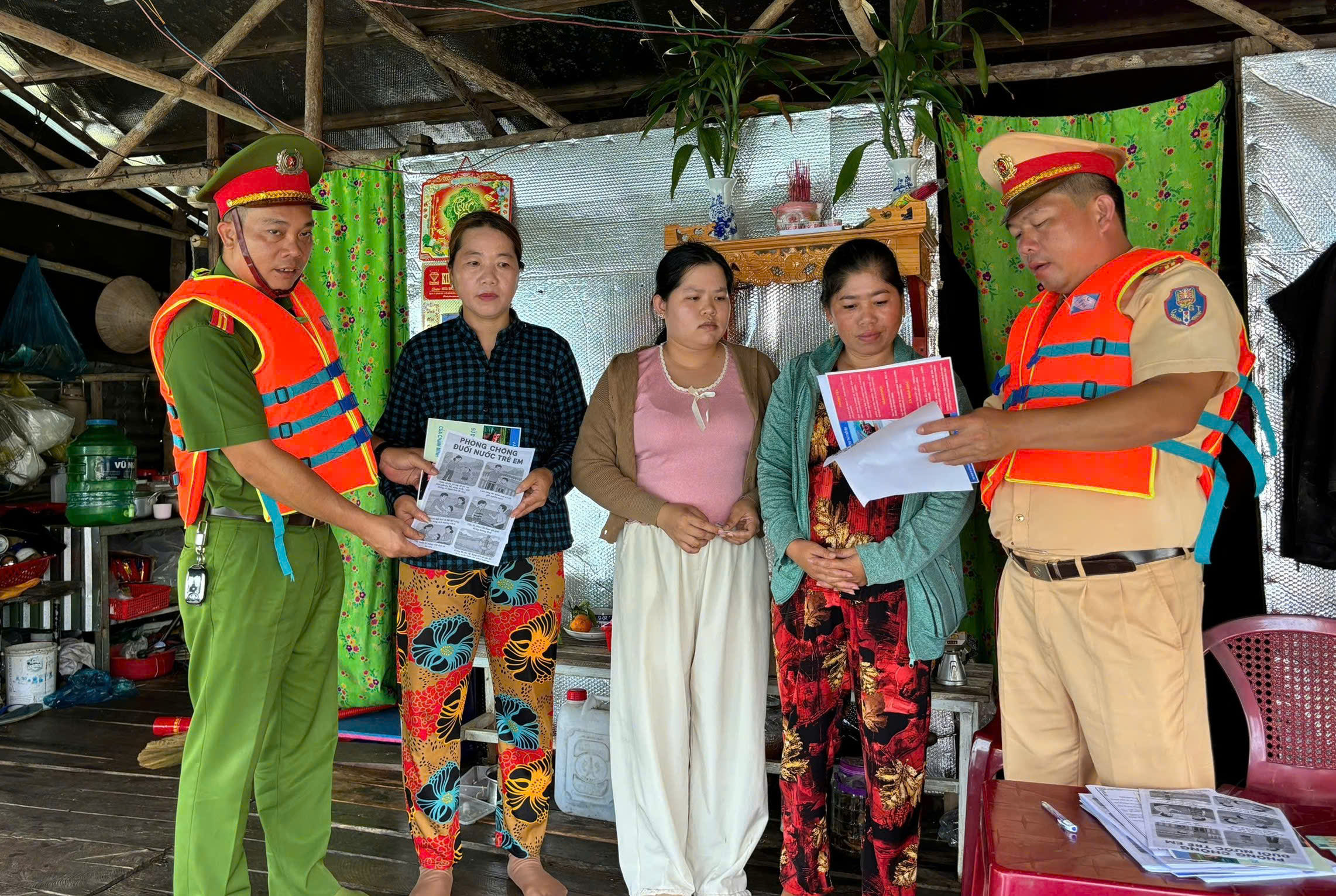 Lâm Đồng bảo đảm ATGT đường thủy trước mùa mưa lũ- Ảnh 6.