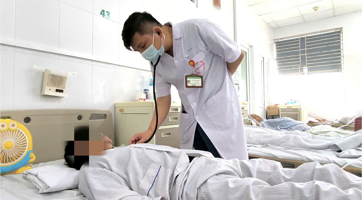 Đau đầu, buồn nôn, 3 người rủ nhau đi khám cùng viêm màng não do ký sinh trùng- Ảnh 1. Đau đầu, buồn nôn, 3 người rủ nhau đi khám cùng viêm màng não do ký sinh trùng- Ảnh 1.