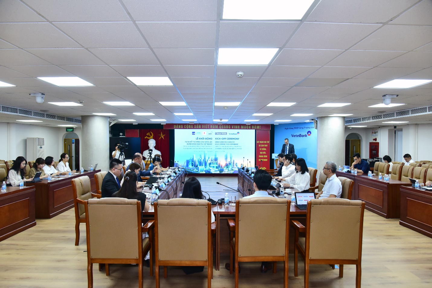 VietinBank khởi động hỗ trợ kỹ thuật thuộc cấu phần "Nâng cao năng lực ngân hàng xanh"- Ảnh 2. F:\Tram\VietinBank\2025\ESG\Ngân hàng Xanh\Ảnh minh họa\7T-9.7.2025-Khoi dong DA NH Xanh (4).jpeg