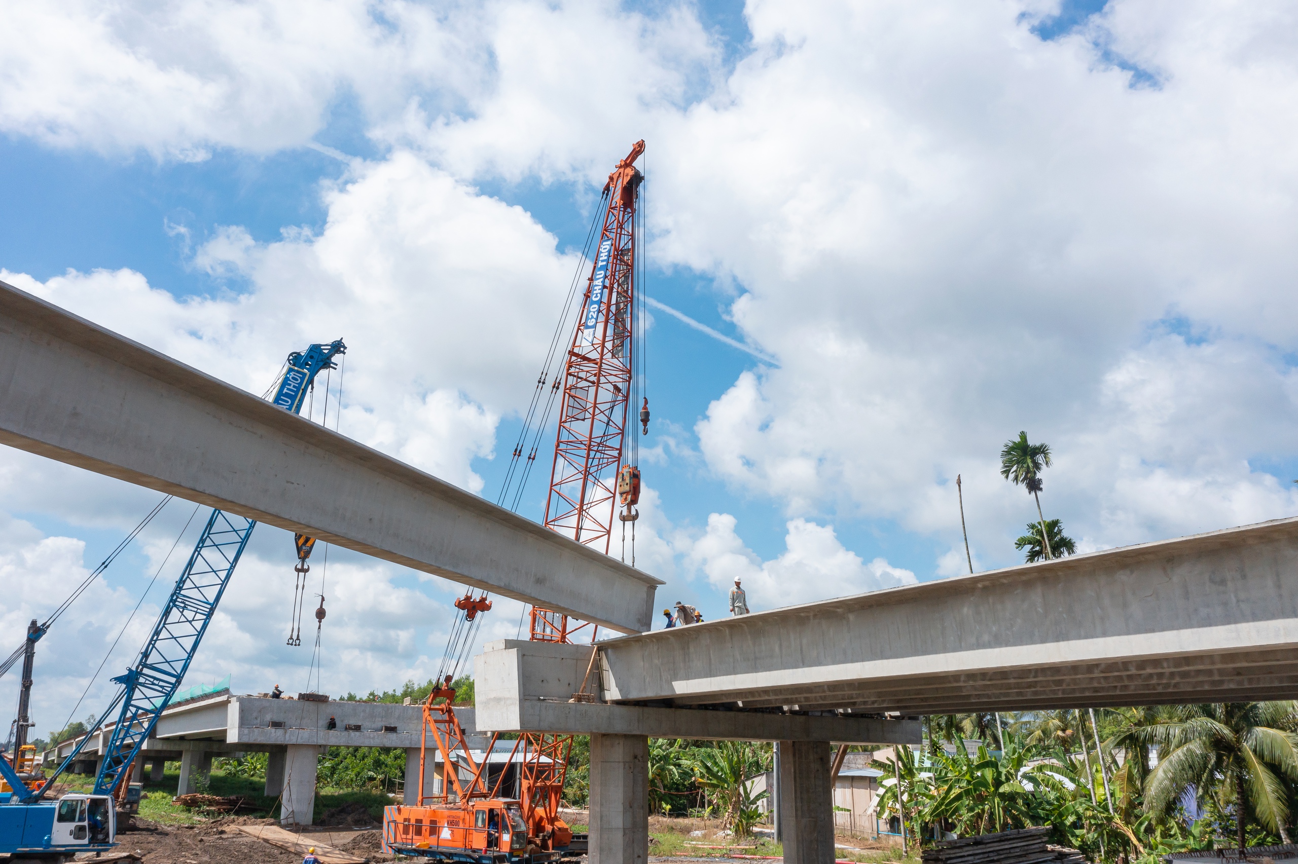 Cần Thơ: Lắp dầm cầu xáng Lái Hiếu, tăng tốc cao tốc Châu Đốc - Cần Thơ - Sóc Trăng- Ảnh 2. Cần Thơ: Lắp dầm cầu xáng Lái Hiếu, tăng tốc cao tốc Châu Đốc - Cần Thơ - Sóc Trăng- Ảnh 2.