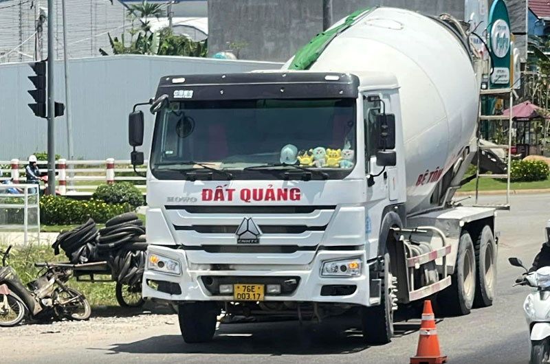 Hiện trường vụ tai nạn khiến người đàn ông tử vong tại chỗ. Hiện trường vụ tai nạn khiến người đàn ông tử vong tại chỗ.