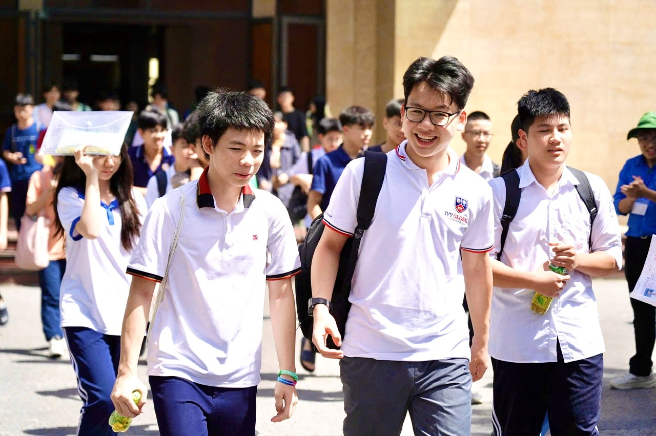 Hạn chót nộp lệ phí xét tuyển đại học 2025: Thí sinh cần làm gì?- Ảnh 1. Hạn chót nộp lệ phí xét tuyển đại học 2025: Thí sinh cần làm gì?- Ảnh 1.