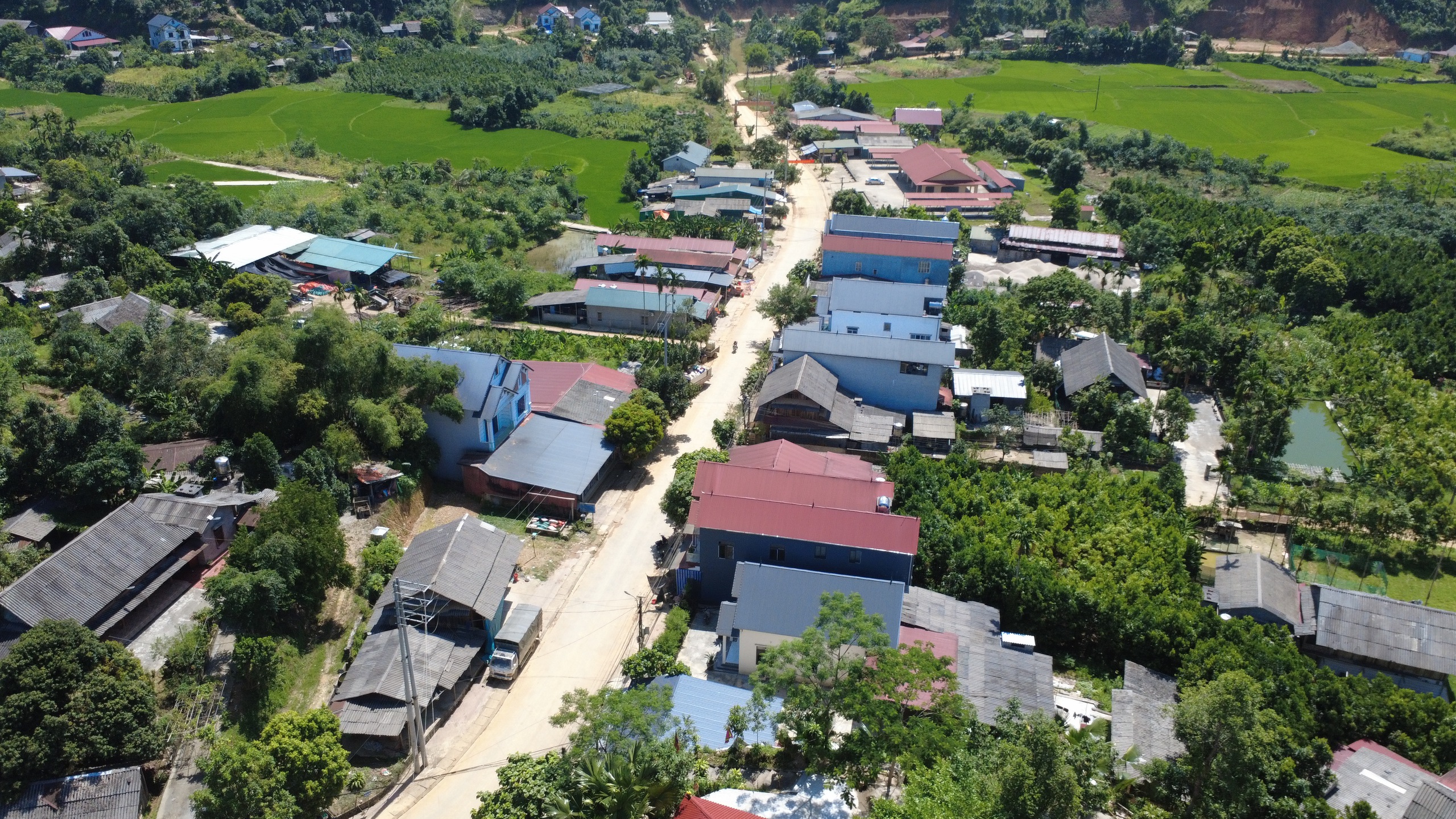 Con đường giúp bản đồng bào người Mông, người Dao "thay da đổi thịt"- Ảnh 4. Con đường giúp bản đồng bào người Mông, người Dao "thay da đổi thịt"- Ảnh 4.
