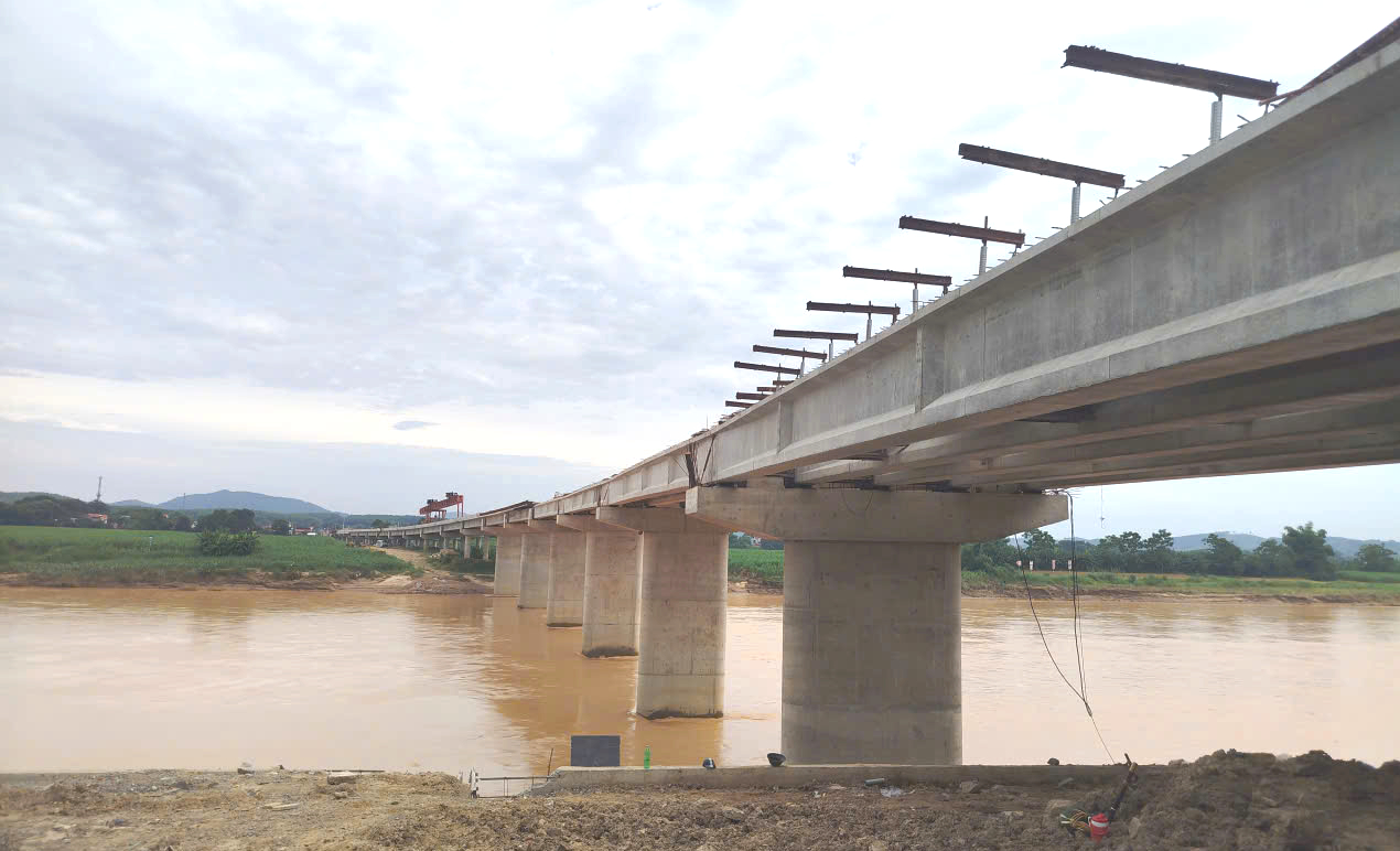 Cầu hơn 300 tỷ bắc qua sông Mã ở Thanh Hóa khi nào thông xe?- Ảnh 2. Cầu hơn 300 tỷ bắc qua sông Mã ở Thanh Hóa khi nào thông xe?- Ảnh 2.