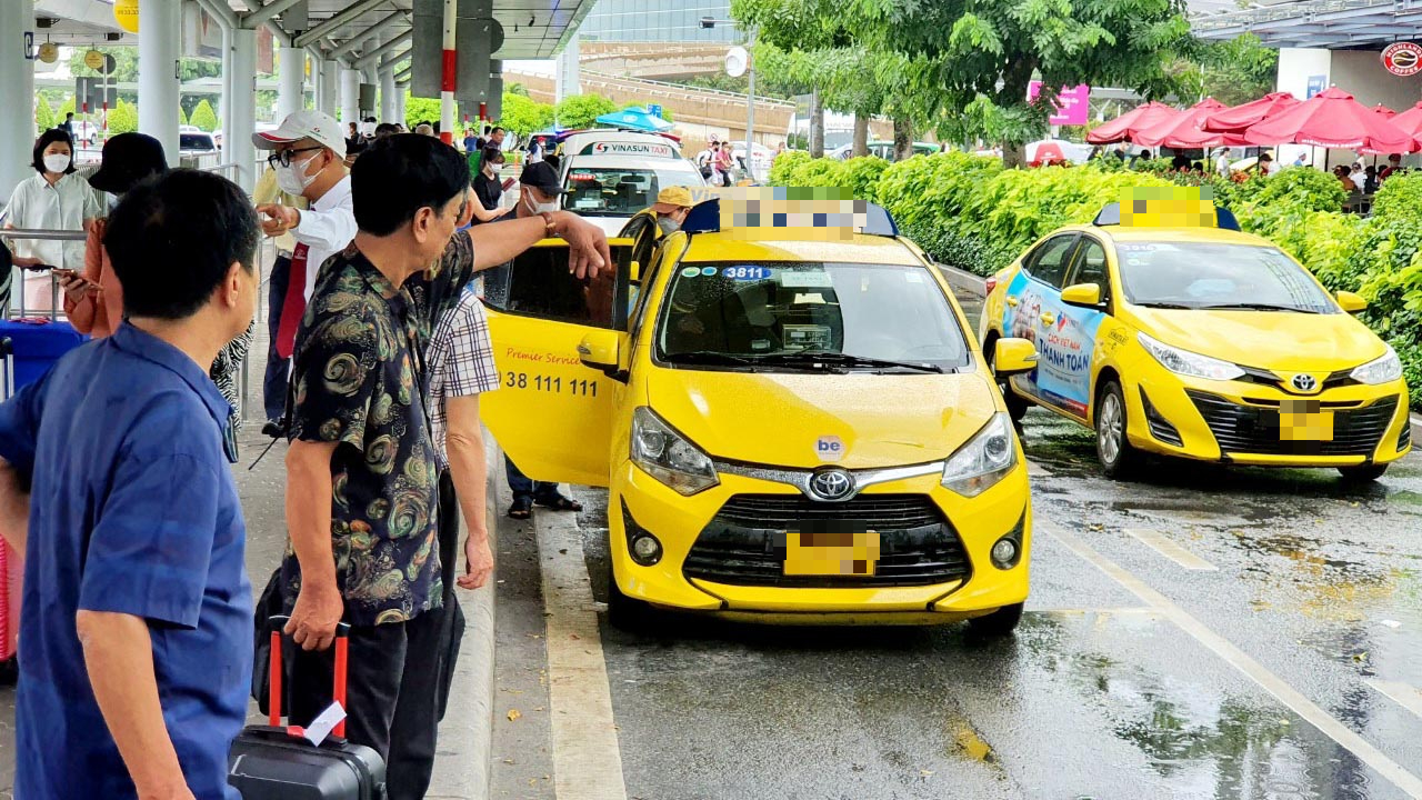 Thu tiền sai, tài xế taxi có thể bị phạt tới 10 triệu đồng- Ảnh 1. Thu tiền sai, tài xế taxi có thể bị phạt tới 10 triệu đồng- Ảnh 1.