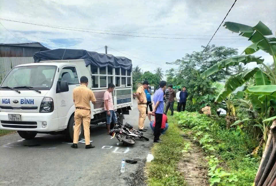 Vụ nữ sinh Vĩnh Long tử vong: Khởi tố tài xế gây tai nạn- Ảnh 1. Vụ nữ sinh Vĩnh Long tử vong: Khởi tố tài xế gây tai nạn- Ảnh 1.