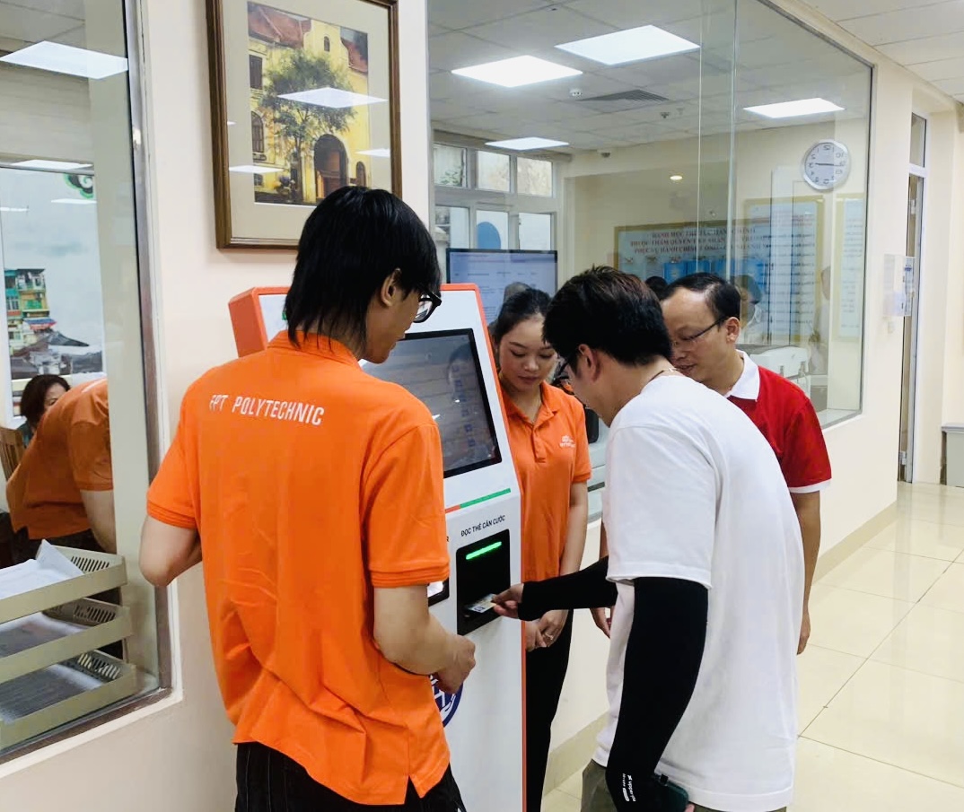 Người dân Hà Nội trải nghiệm 15 tiện ích miễn phí ở trung tâm hành chính công- Ảnh 11. Người dân Hà Nội trải nghiệm 15 tiện ích miễn phí ở trung tâm hành chính công- Ảnh 11.