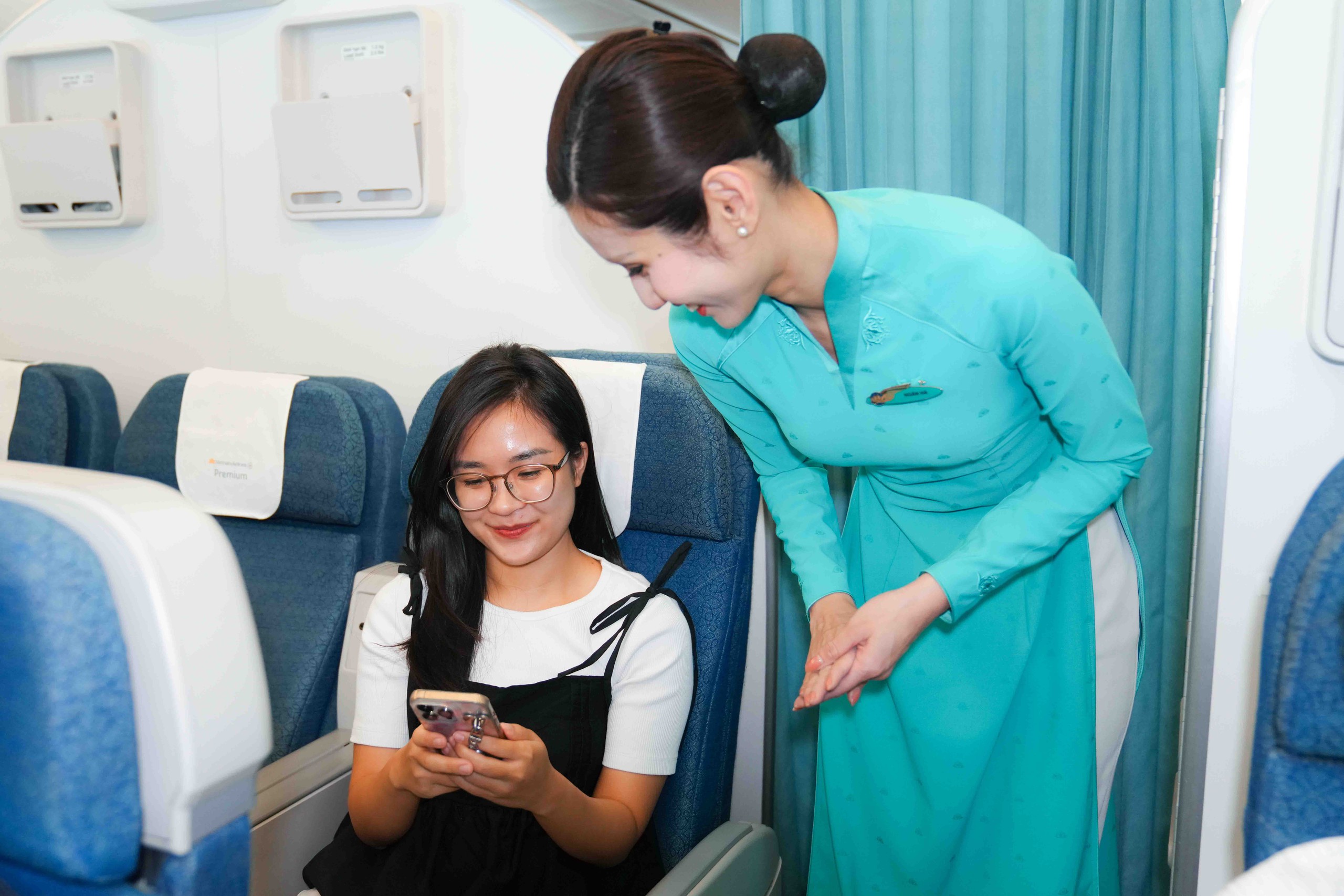 Vietnam Airlines phủ sóng wifi trên các chuyến bay- Ảnh 2. Vietnam Airlines phủ sóng wifi trên các chuyến bay- Ảnh 2.