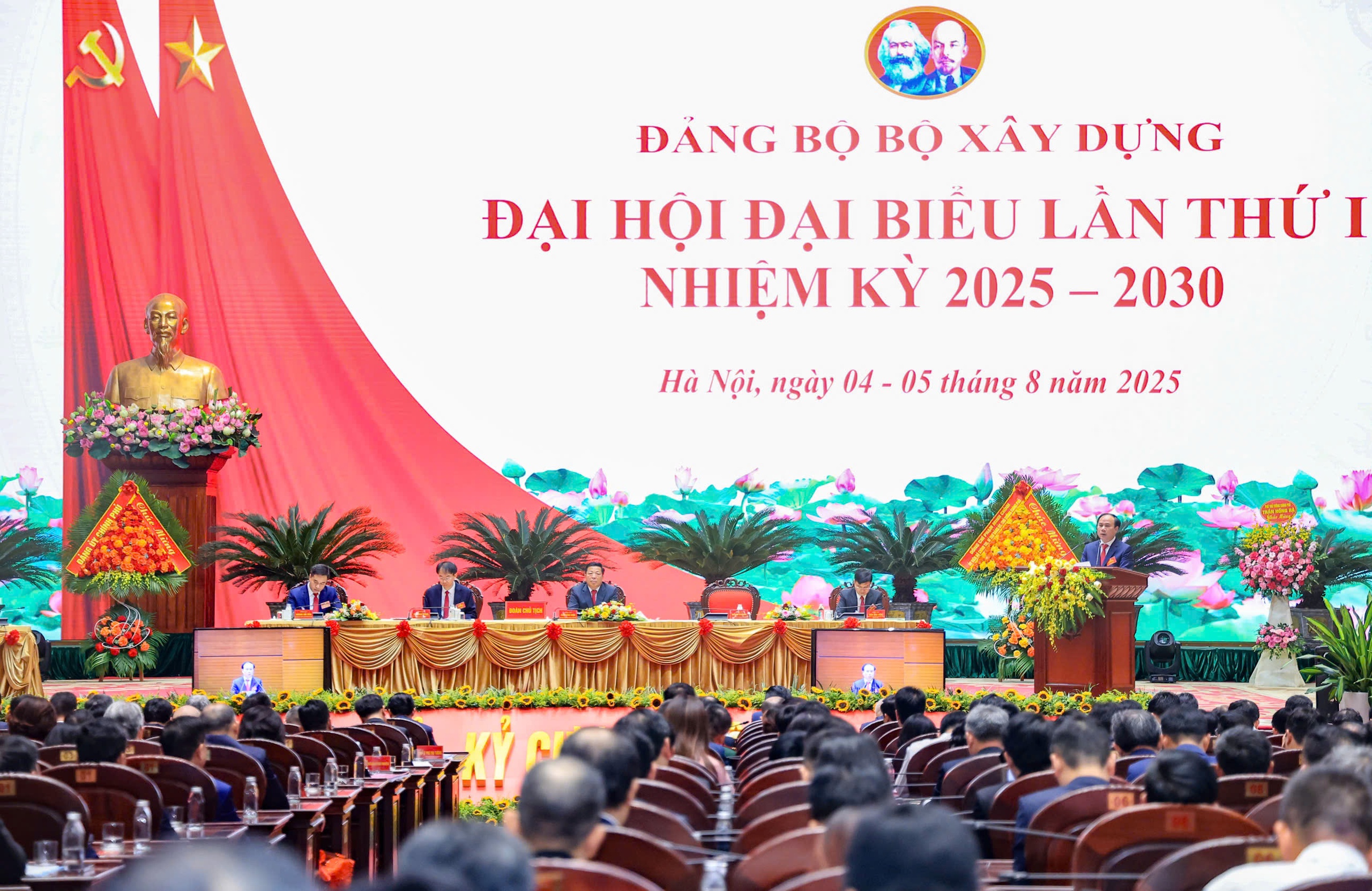 Đại hội Đảng bộ Bộ Xây dựng lần thứ I: Hội tụ trí tuệ, bứt phá tầm nhìn- Ảnh 3. Đại hội Đảng bộ Bộ Xây dựng lần thứ I: Hội tụ trí tuệ, bứt phá tầm nhìn- Ảnh 3.
