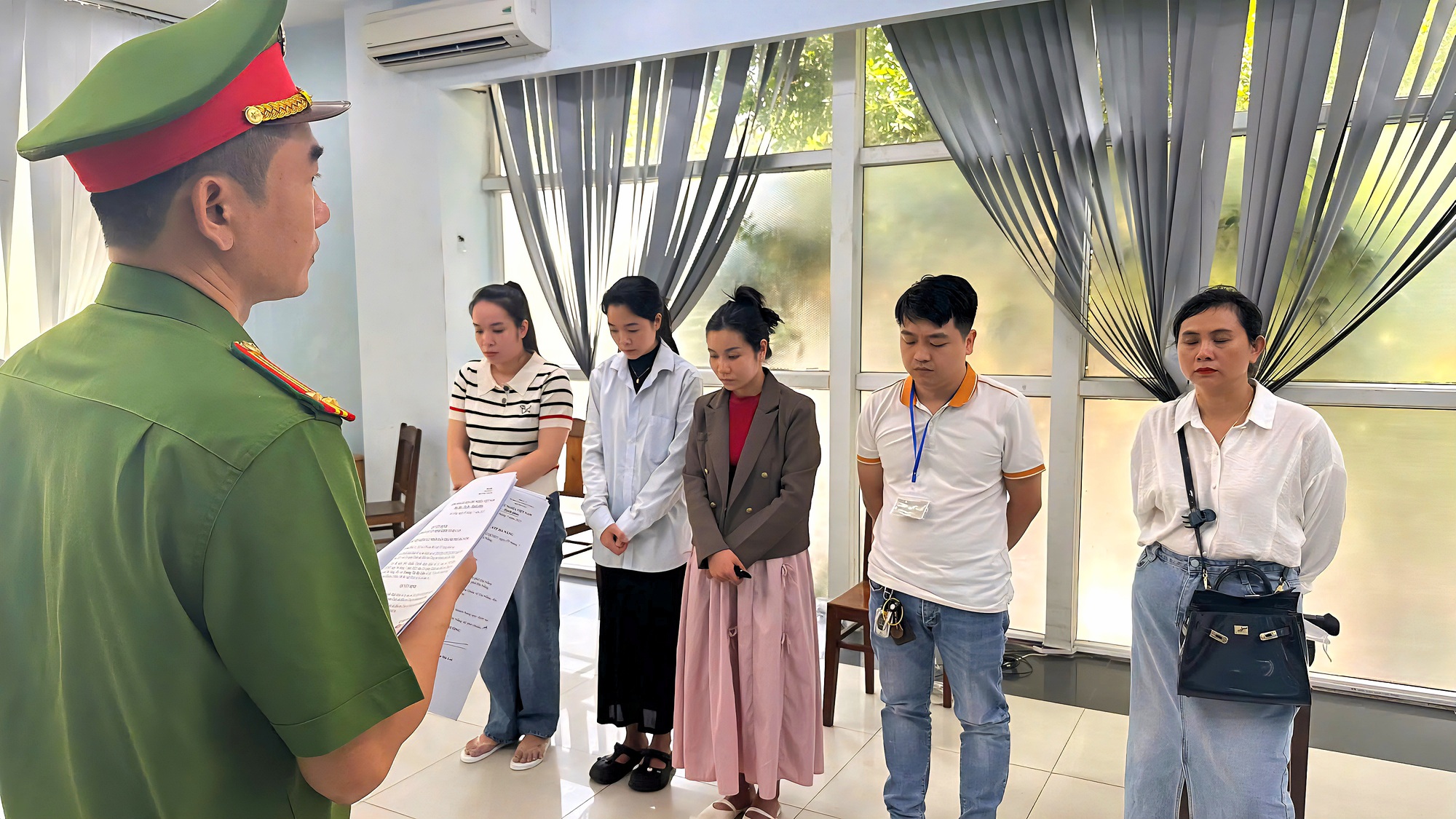Phạt gần 150 triệu đồng phòng khám ở Đà Nẵng dùng bác sĩ giả "vẽ bệnh" thu tiền- Ảnh 1. Phạt gần 150 triệu đồng phòng khám ở Đà Nẵng dùng bác sĩ giả "vẽ bệnh" thu tiền- Ảnh 1.