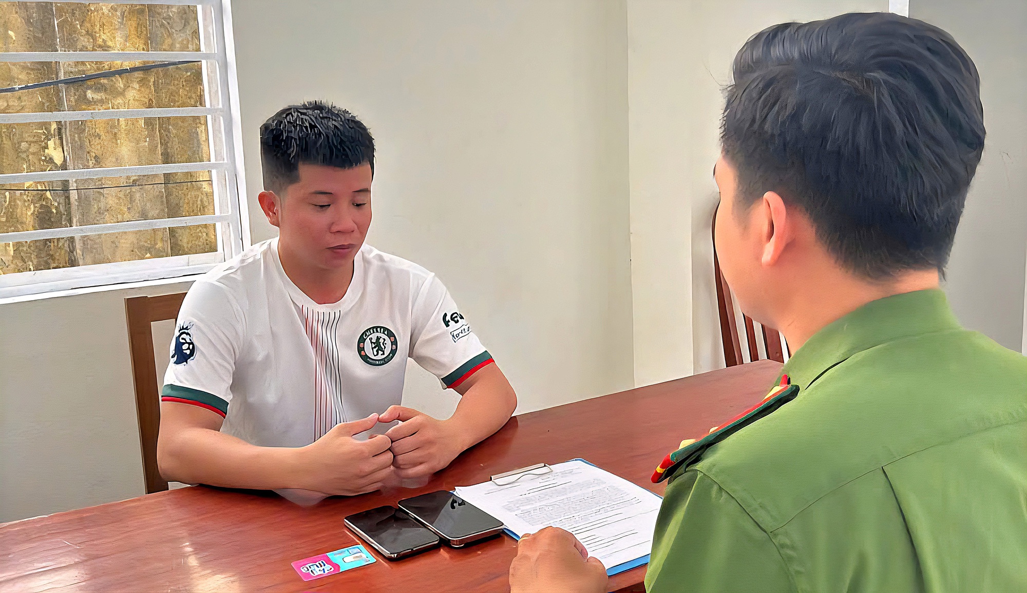 Bắt đối tượng giả Facebook con gái, lừa mẹ chuyển hơn 2,2 tỷ đồng- Ảnh 1. Bắt đối tượng giả Facebook con gái, lừa mẹ chuyển hơn 2,2 tỷ đồng- Ảnh 1.