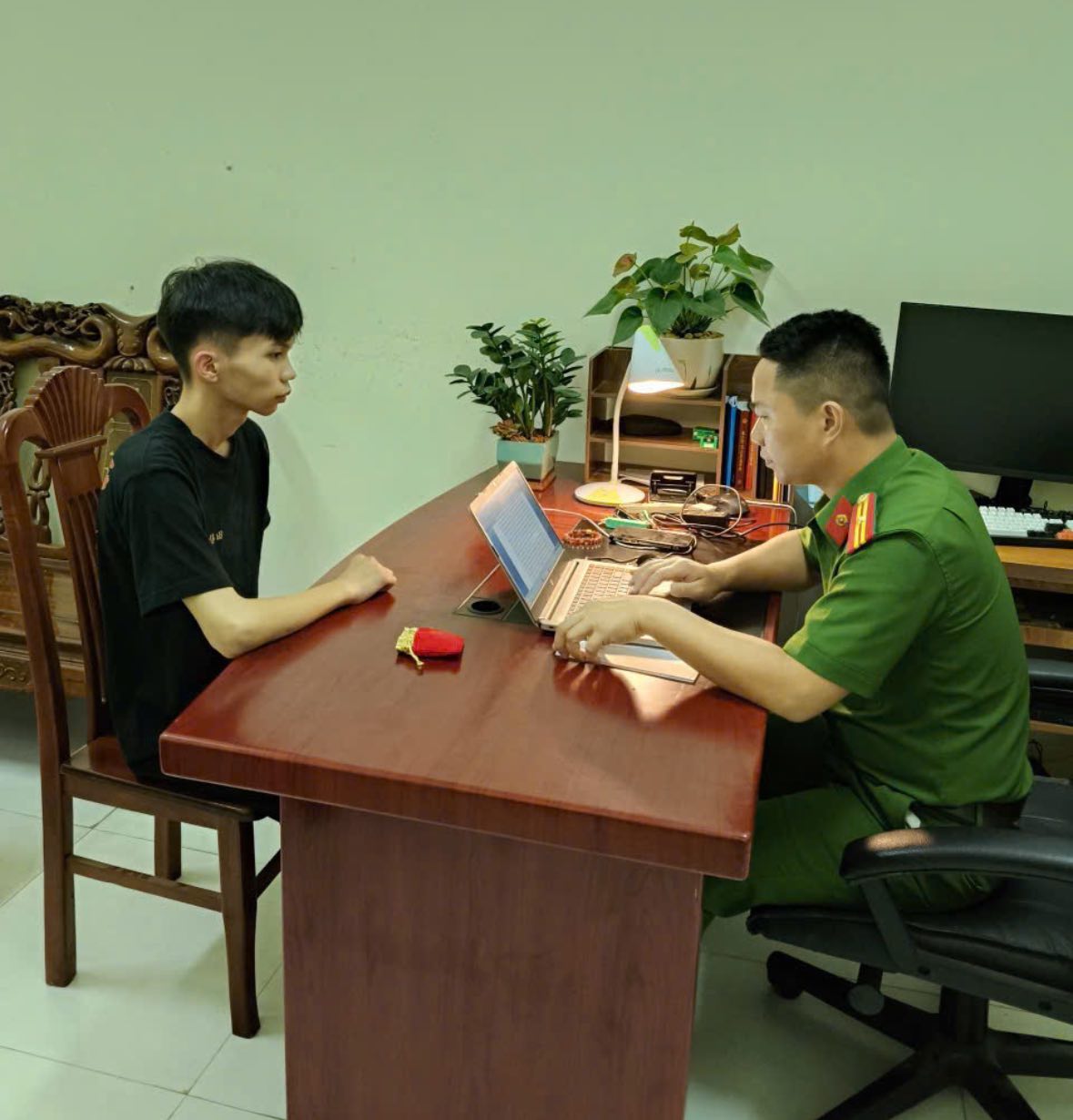 Thanh niên Phú Thọ phá két sắt trộm vàng rồi trốn xuống Hà Nội bán- Ảnh 1. Thanh niên Phú Thọ phá két sắt trộm vàng rồi trốn xuống Hà Nội bán- Ảnh 1.