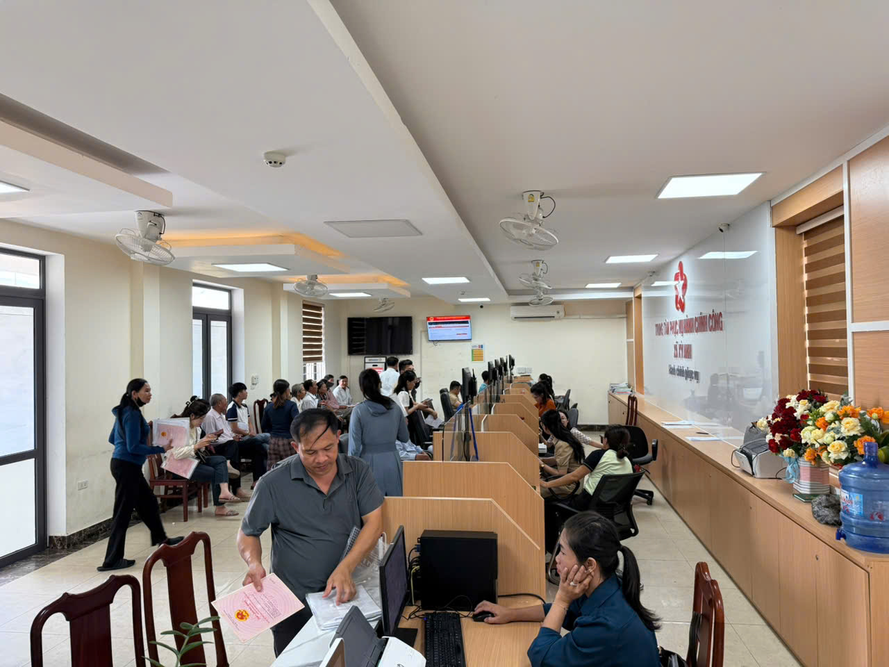 Hà Tĩnh gỡ khó cho cán bộ phường, xã sau sáp nhập- Ảnh 3. Hà Tĩnh gỡ khó cho cán bộ phường, xã sau sáp nhập- Ảnh 3.