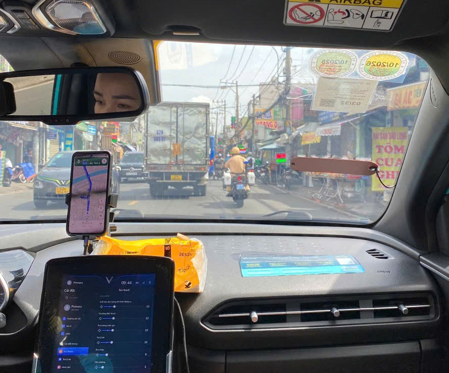TP.HCM: CSGT Đa Phước mở đường đưa sản phụ đến bệnh viện kịp thời- Ảnh 1. TP.HCM: CSGT Đa Phước mở đường đưa sản phụ đến bệnh viện kịp thời- Ảnh 1.