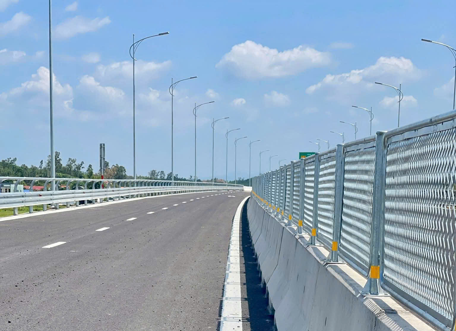 Toàn cảnh tuyến cao tốc hơn 12.400 tỷ đồng qua Gia Lai sắp cán đích- Ảnh 2. Toàn cảnh tuyến cao tốc hơn 12.400 tỷ đồng qua Gia Lai sắp cán đích- Ảnh 2.
