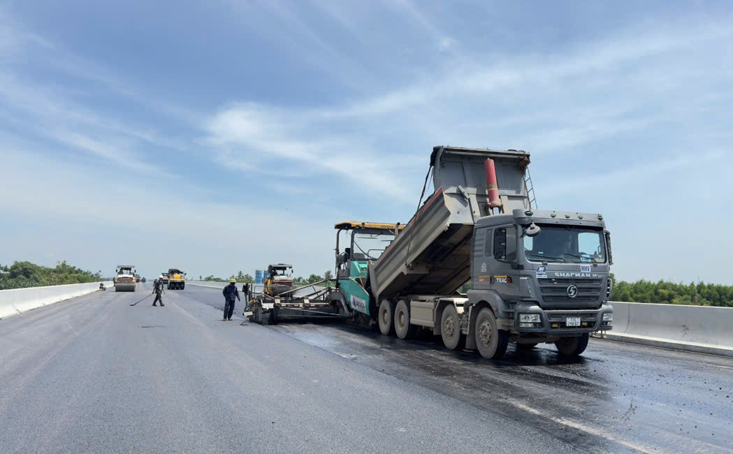 Dốc toàn lực thông xe cao tốc Quảng Ngãi - Hoài Nhơn- Ảnh 3. Dốc toàn lực thông xe cao tốc Quảng Ngãi - Hoài Nhơn- Ảnh 3.