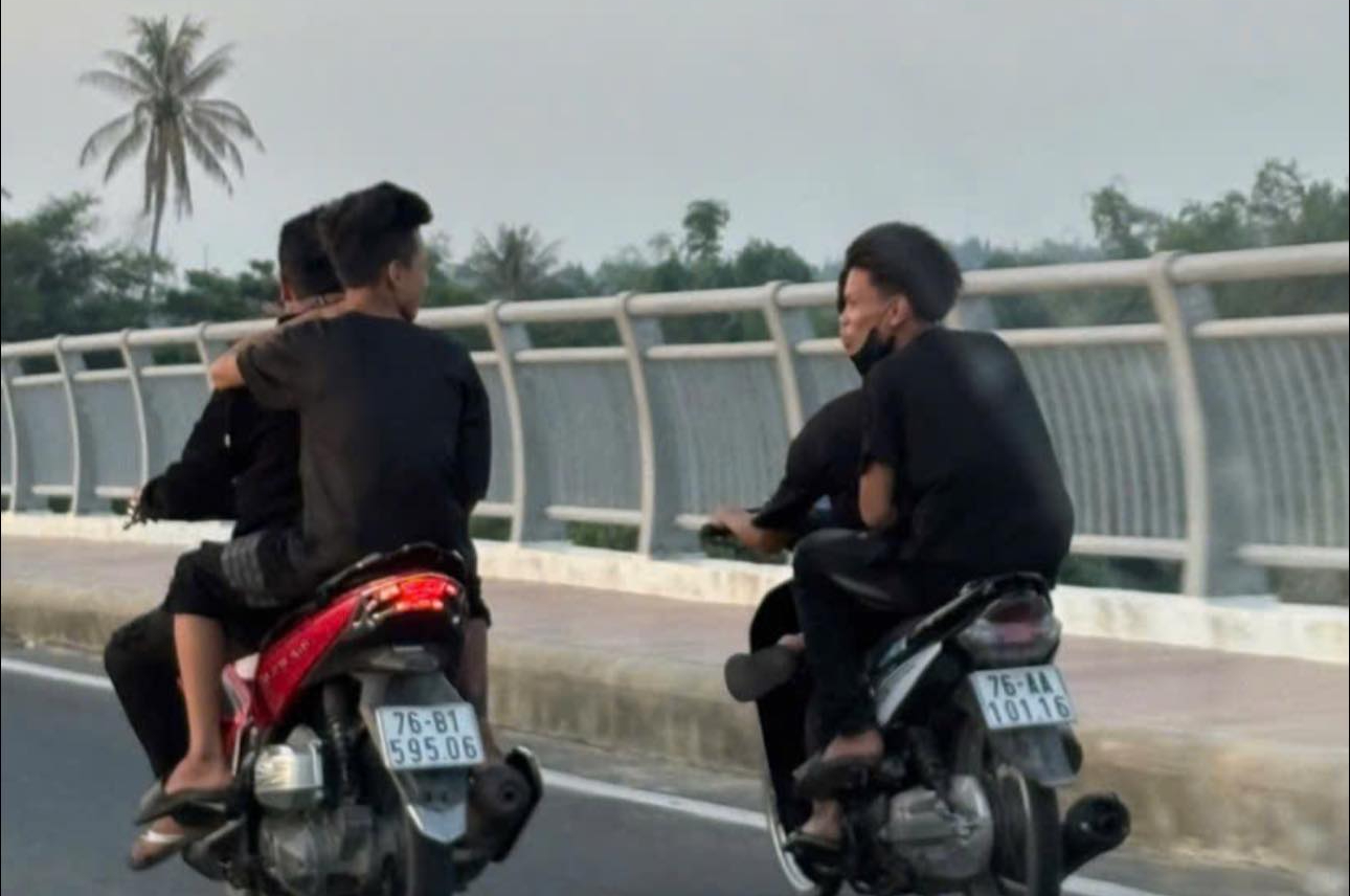 Quảng Ngãi: Nhóm thiếu niên “đầu trần” chạy xe máy bị phạt hơn 40 triệu đồng- Ảnh 1. Quảng Ngãi: Nhóm thiếu niên “đầu trần” chạy xe máy bị phạt hơn 40 triệu đồng- Ảnh 1.