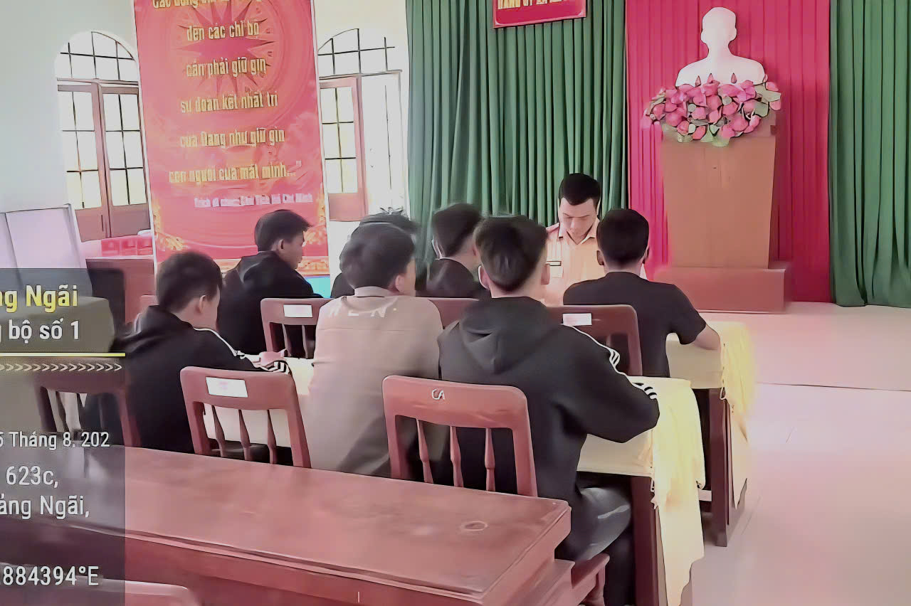 Quảng Ngãi: Nhóm thiếu niên “đầu trần” chạy xe máy bị phạt hơn 40 triệu đồng- Ảnh 2. Quảng Ngãi: Nhóm thiếu niên “đầu trần” chạy xe máy bị phạt hơn 40 triệu đồng- Ảnh 2.