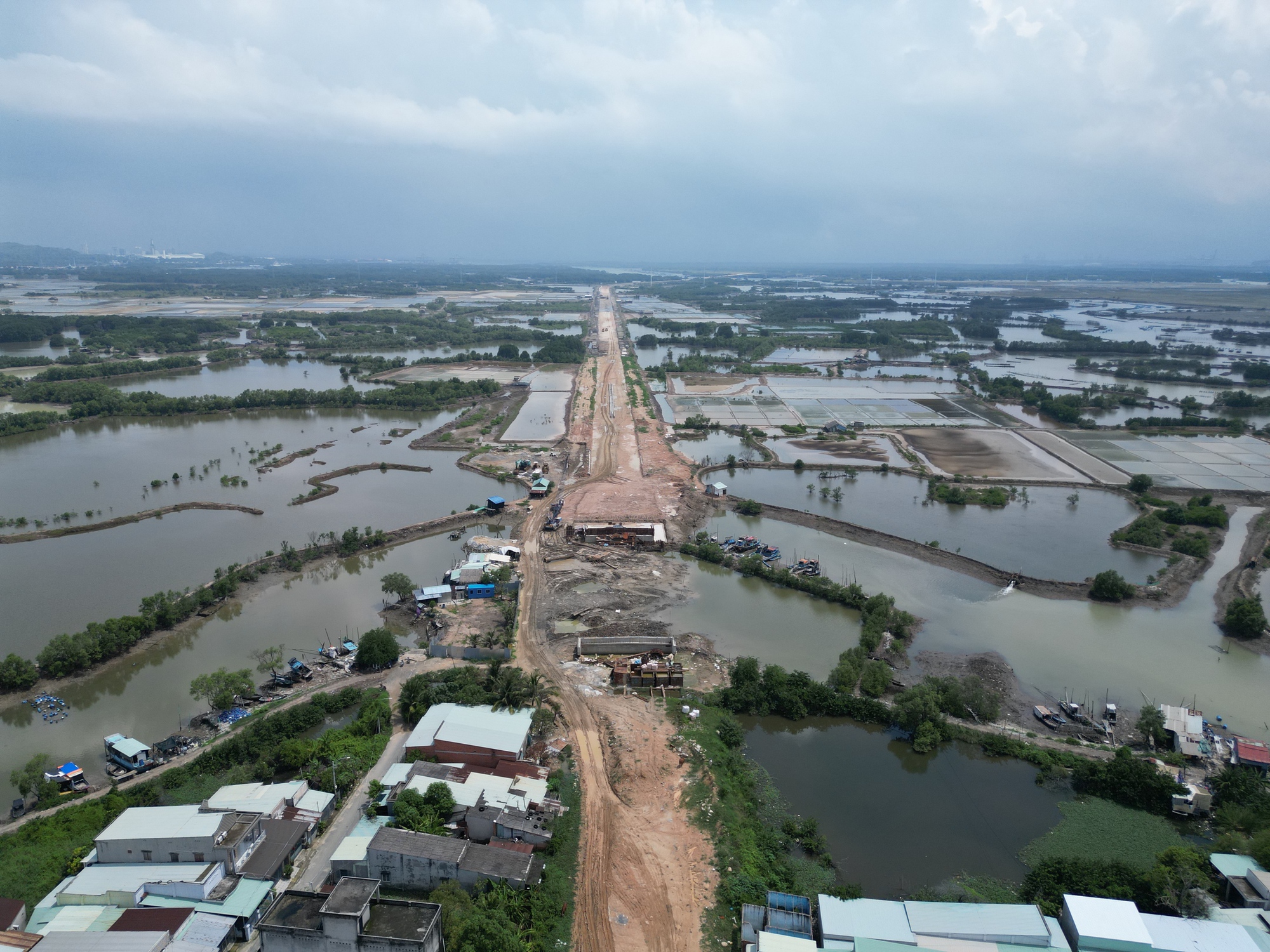 TP.HCM: Huy động nhiều thầu phụ, đẩy nhanh tiến độ dự án đường 991B- Ảnh 4.