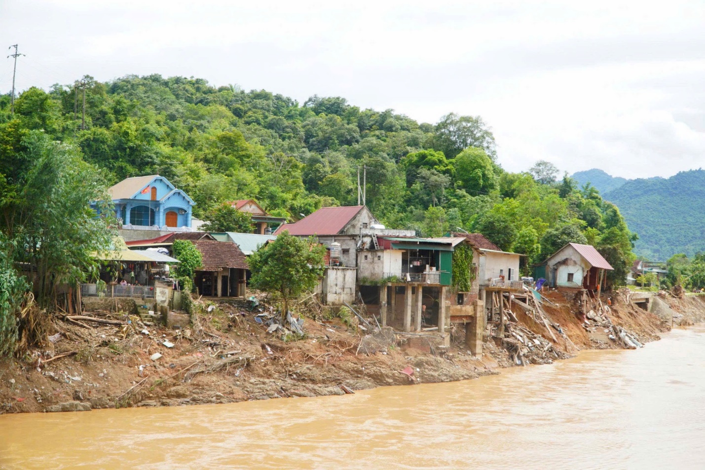 Lũ tàn phá tan hoang, Nghệ An nỗ lực xây khu tái định cư giúp người dân ổn định cuộc sống- Ảnh 4. Lũ tàn phá tan hoang, Nghệ An nỗ lực xây khu tái định cư giúp người dân ổn định cuộc sống- Ảnh 4.