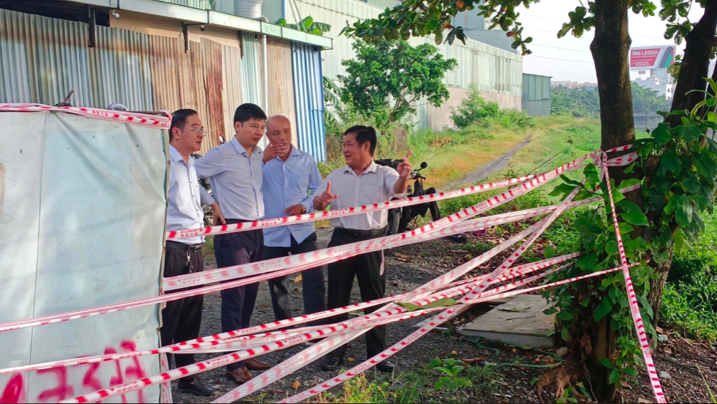 TP.HCM: Khắc phục sự cố cầu rạch Ông Bố bị nước cuốn trôi sau mưa lớn- Ảnh 2. TP.HCM: Khắc phục sự cố cầu rạch Ông Bố bị nước cuốn trôi sau mưa lớn- Ảnh 2.