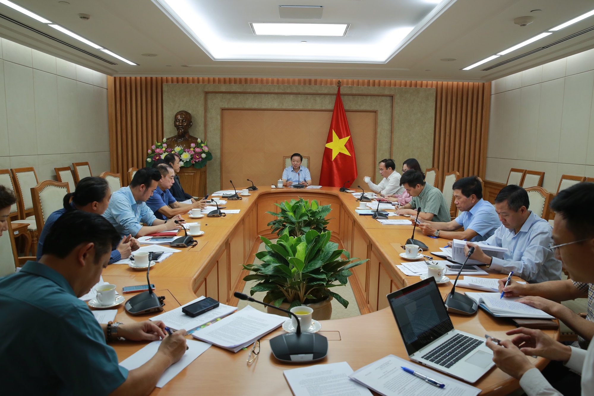 Phó Thủ tướng: Thiết kế mẫu nhà ở xã hội phải đồng bộ, gắn với kiến trúc và bản sắc đô thị- Ảnh 3.