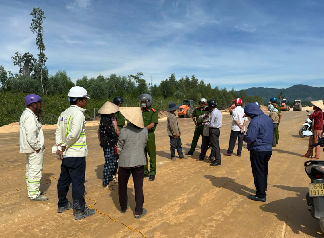 Dốc toàn lực thông xe cao tốc Quảng Ngãi - Hoài Nhơn- Ảnh 2. Dốc toàn lực thông xe cao tốc Quảng Ngãi - Hoài Nhơn- Ảnh 2.