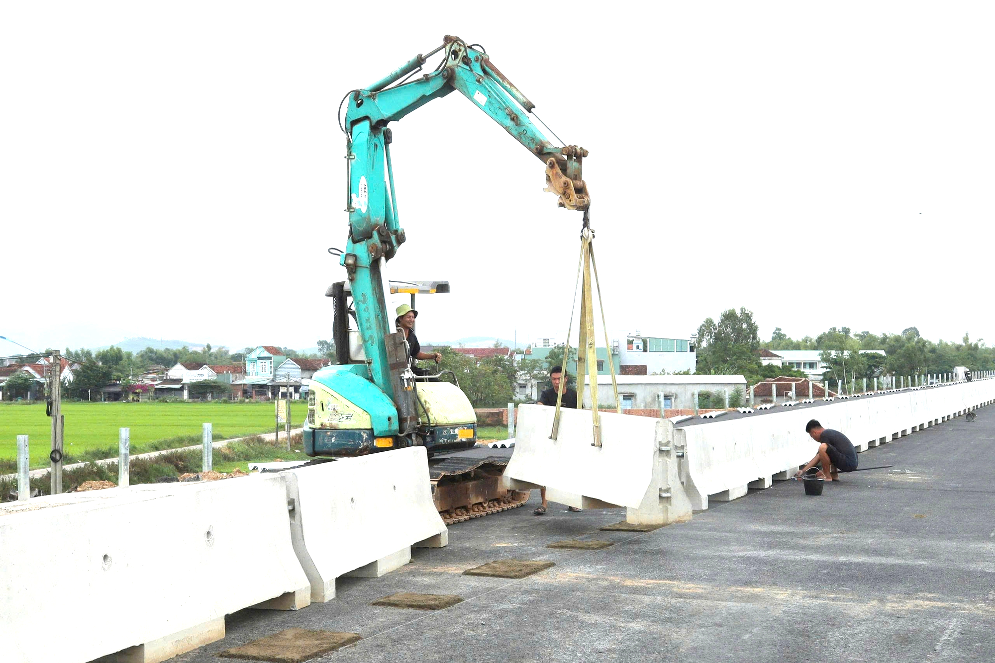 Toàn cảnh tuyến cao tốc hơn 12.400 tỷ đồng qua Gia Lai sắp cán đích- Ảnh 5. Toàn cảnh tuyến cao tốc hơn 12.400 tỷ đồng qua Gia Lai sắp cán đích- Ảnh 5.