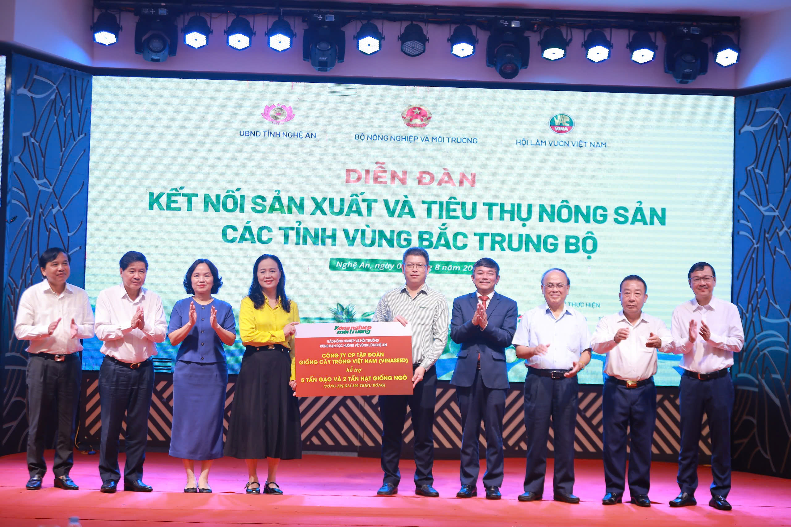 Diễn đàn kết nối sản xuất, tiêu thụ nông sản ủng hộ người dân vùng lũ Nghệ An 25 tấn gạo- Ảnh 1.