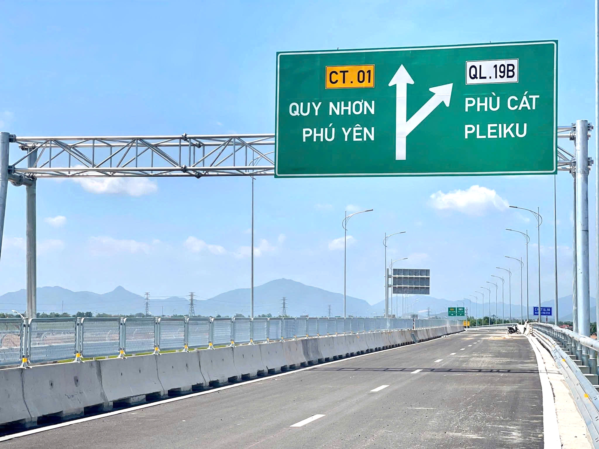 Toàn cảnh tuyến cao tốc hơn 12.400 tỷ đồng qua Gia Lai sắp cán đích- Ảnh 9. Toàn cảnh tuyến cao tốc hơn 12.400 tỷ đồng qua Gia Lai sắp cán đích- Ảnh 9.