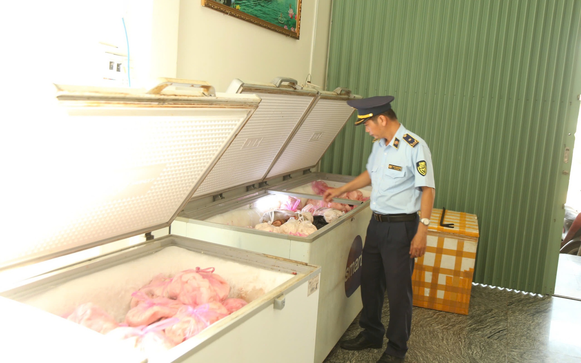 Gia Lai: Tiêu hủy hơn 4 tấn thịt, mỡ heo hôi thối, không rõ nguồn gốc