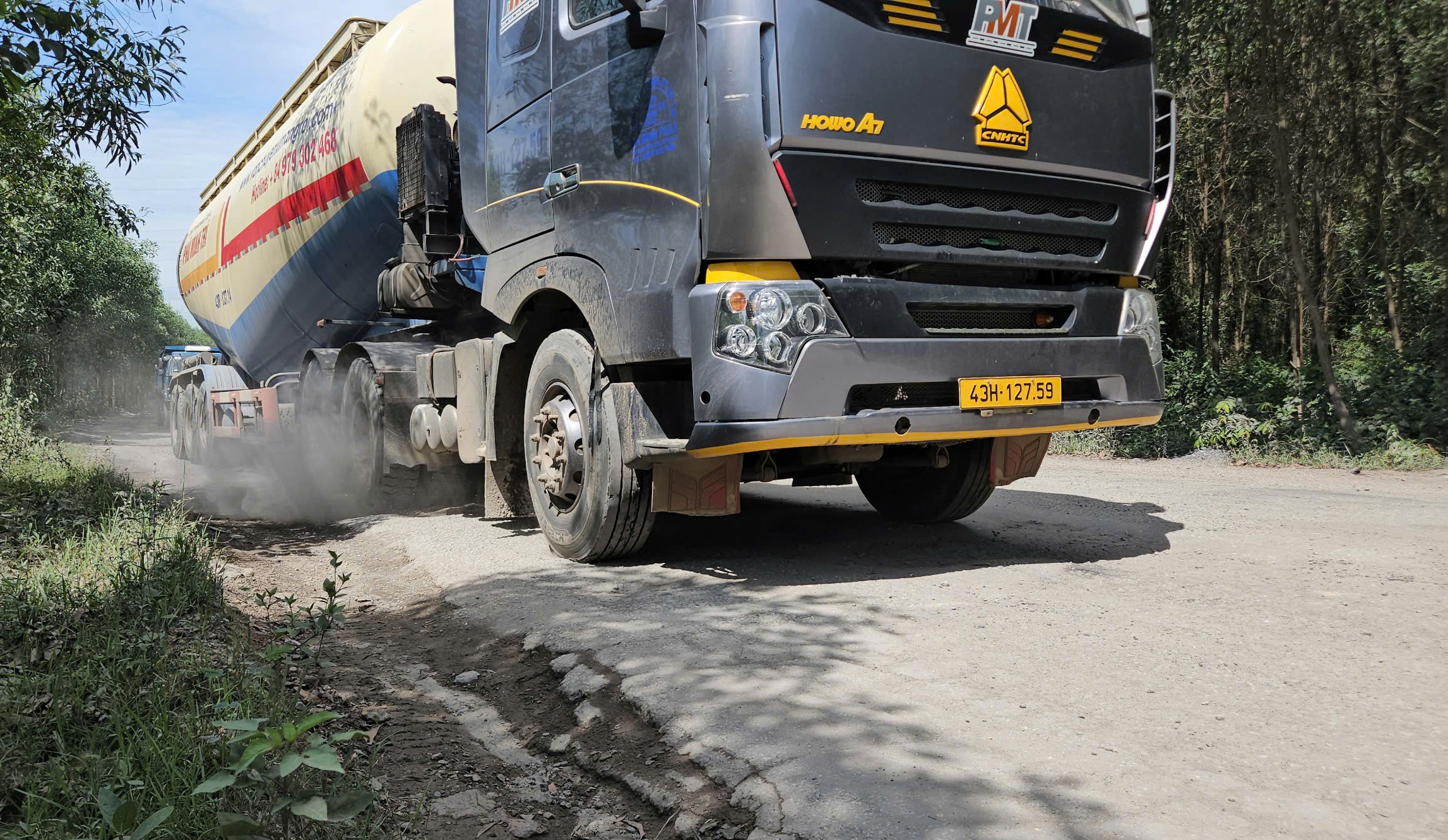 Toàn cảnh tỉnh lộ xuống cấp, tiềm ẩn tai nạn ở Huế vừa được phê duyệt đầu tư 71 tỷ đồng- Ảnh 5. Toàn cảnh tỉnh lộ xuống cấp, tiềm ẩn tai nạn ở Huế vừa được phê duyệt đầu tư 71 tỷ đồng- Ảnh 5.