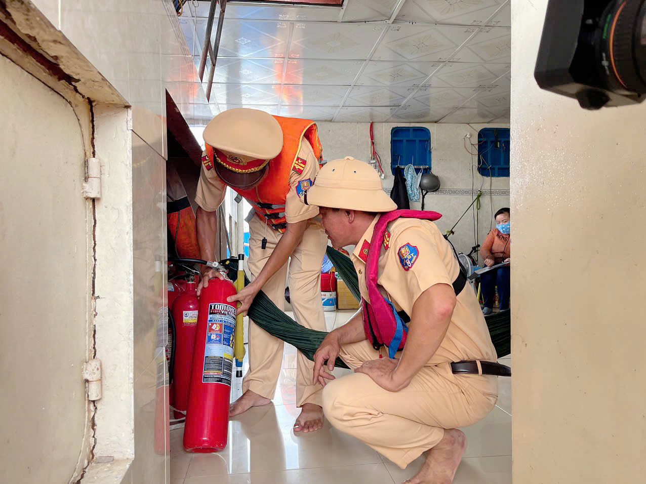 Kiểm tra gần 500 phương tiện thủy tại Đồng Nai phát hiện hàng loạt vi phạm- Ảnh 3. Kiểm tra gần 500 phương tiện thủy tại Đồng Nai phát hiện hàng loạt vi phạm- Ảnh 3.