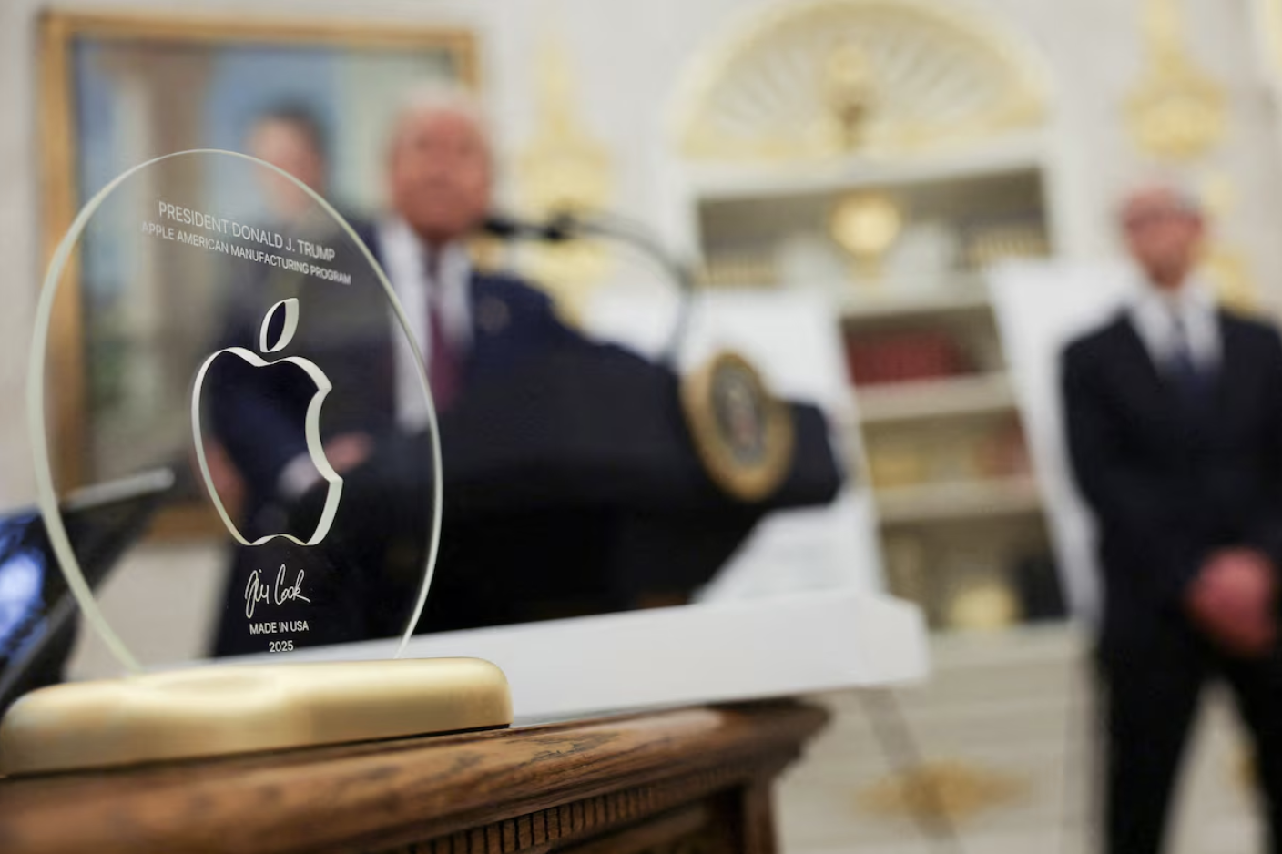 Apple dẫn đầu đà tăng cổ phiếu công nghệ toàn cầu sau tuyên bố của ông Trump- Ảnh 1.