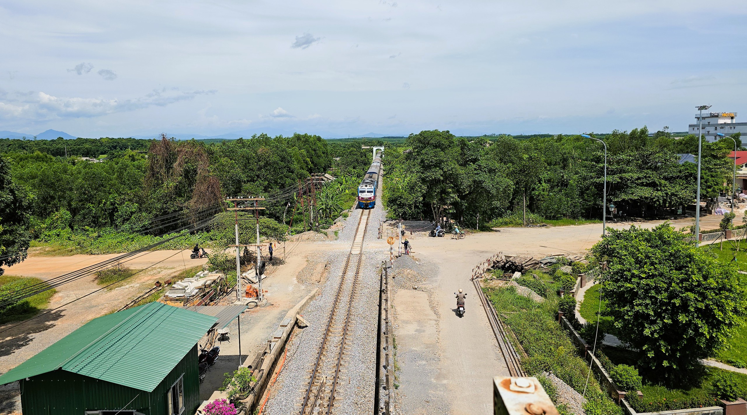 Cận cảnh công trình dịch chuyển, mở rộng đường ngang còn dở dang, chờ vốn ở Quảng Trị- Ảnh 7.