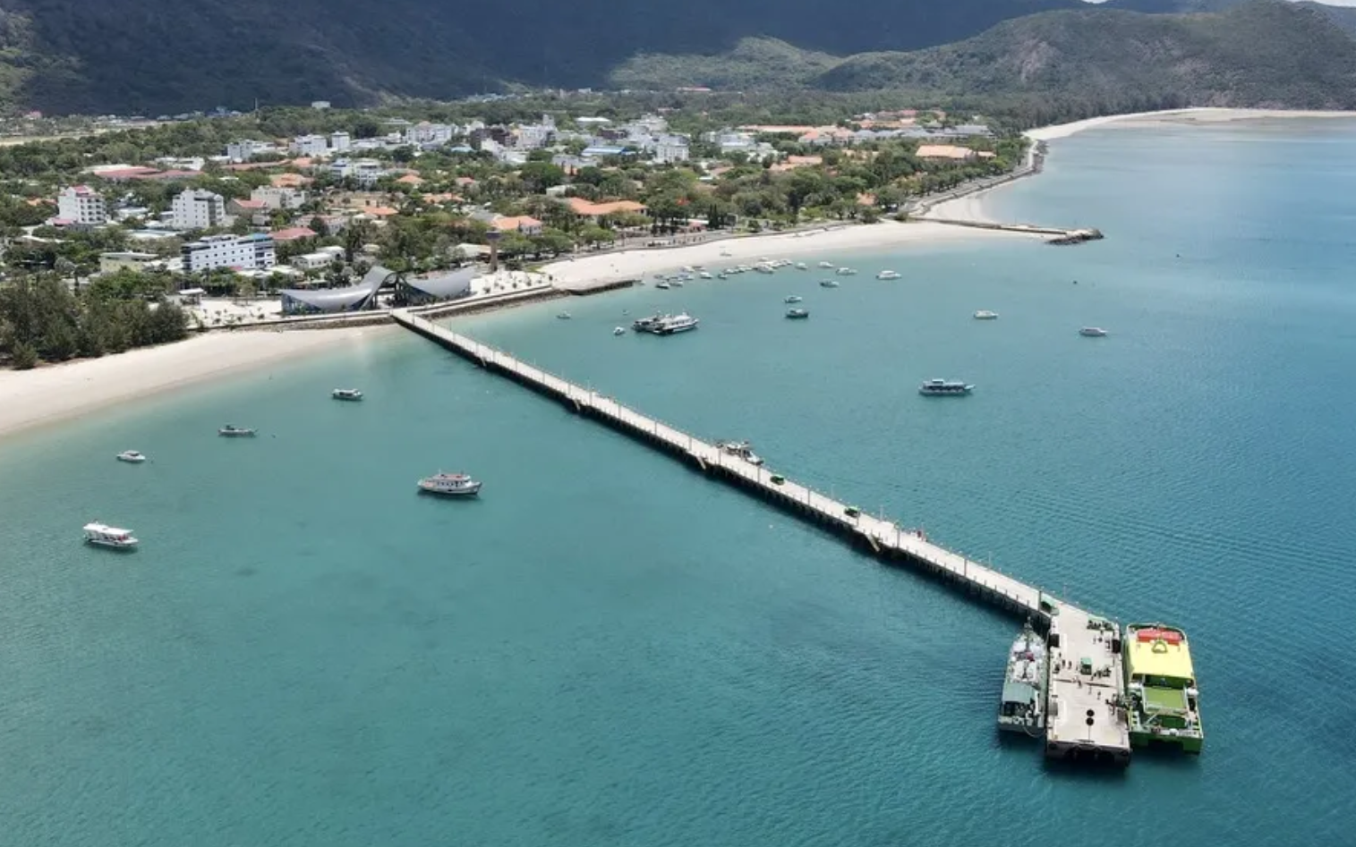 Đề xuất triển khai hàng loạt tuyến buýt điện để phát triển 'xanh' tại đặc khu Côn Đảo