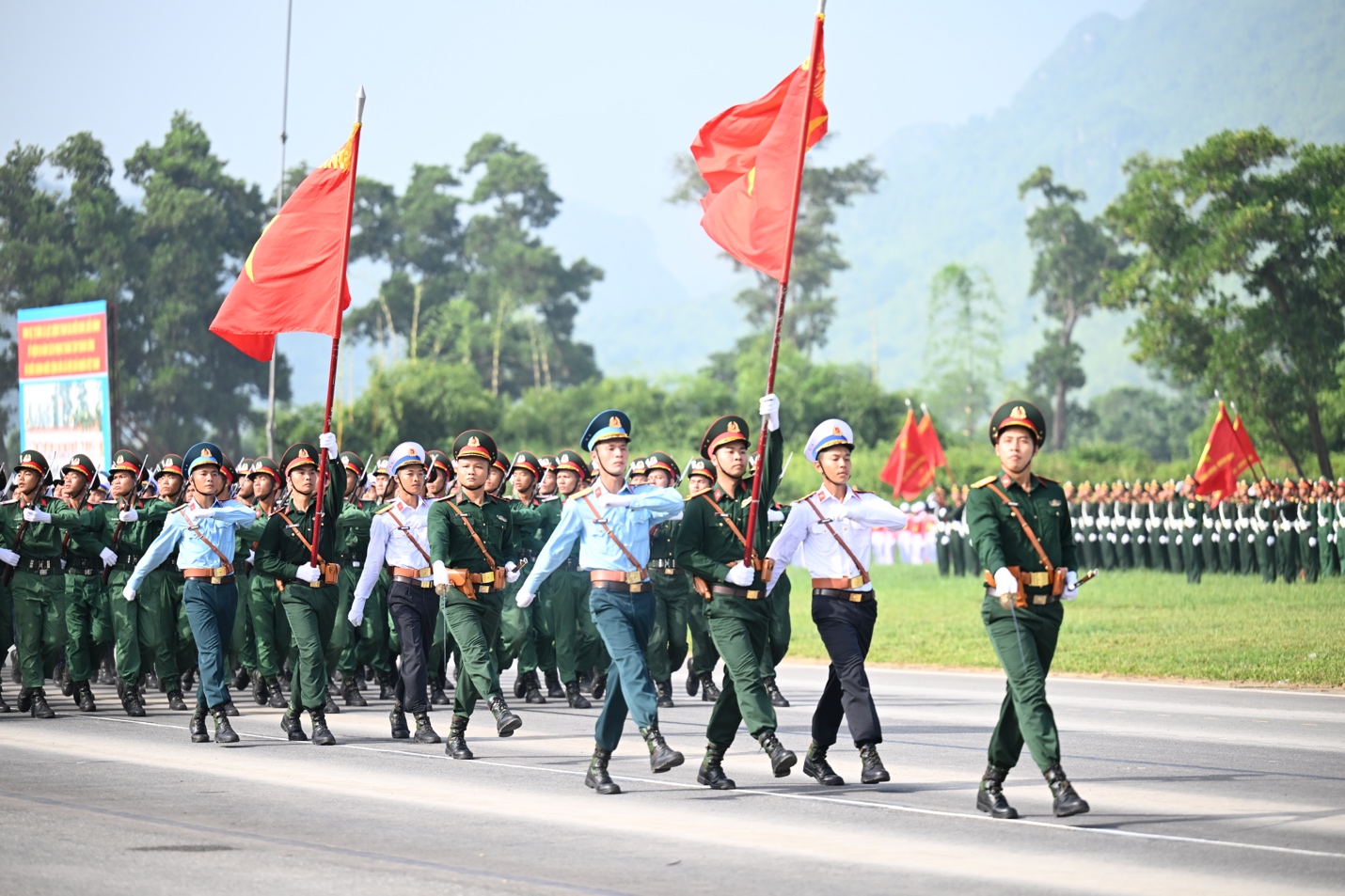 Toàn cảnh các khối diễu binh, diễu hành hợp luyện khi đại lễ đã cận kề- Ảnh 2. Toàn cảnh các khối diễu binh, diễu hành hợp luyện khi đại lễ đã cận kề- Ảnh 2.