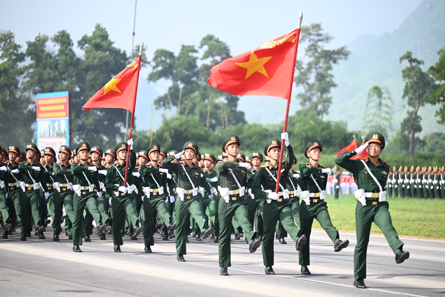 Toàn cảnh các khối diễu binh, diễu hành hợp luyện khi đại lễ đã cận kề- Ảnh 4. Toàn cảnh các khối diễu binh, diễu hành hợp luyện khi đại lễ đã cận kề- Ảnh 4.
